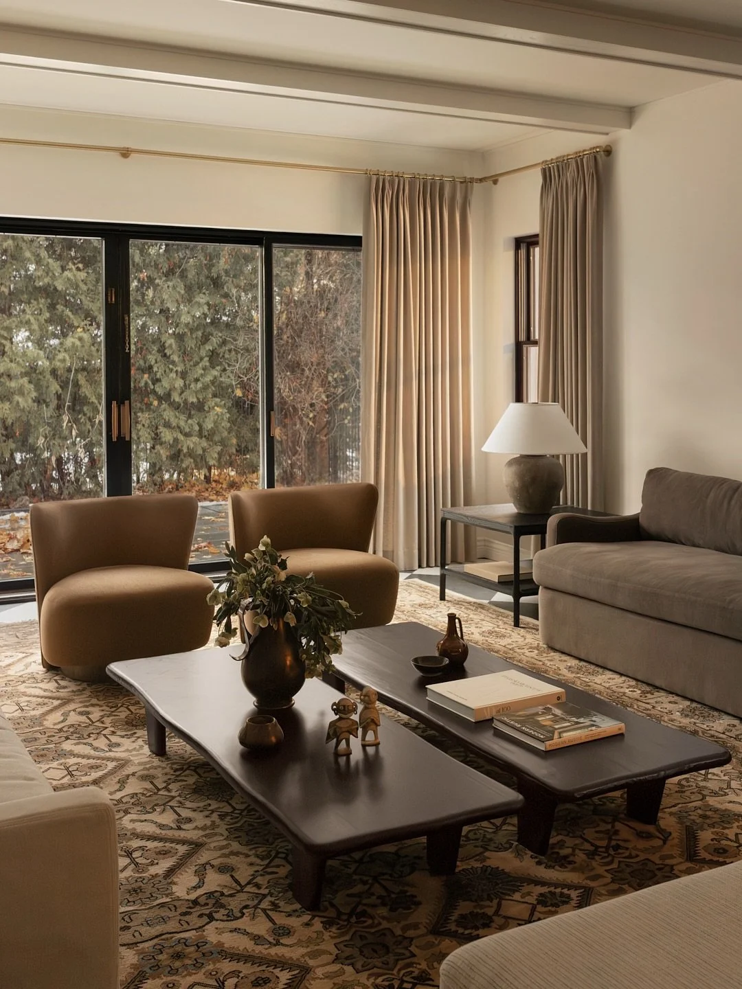 The secondary living room at The Dumfries Residence has been designed with family life in mind. It is a bright, welcoming, and comfortable space, created for everyday games and family moments 🤎

_____

Le salon secondaire de la R&eacute;sidence Dumf