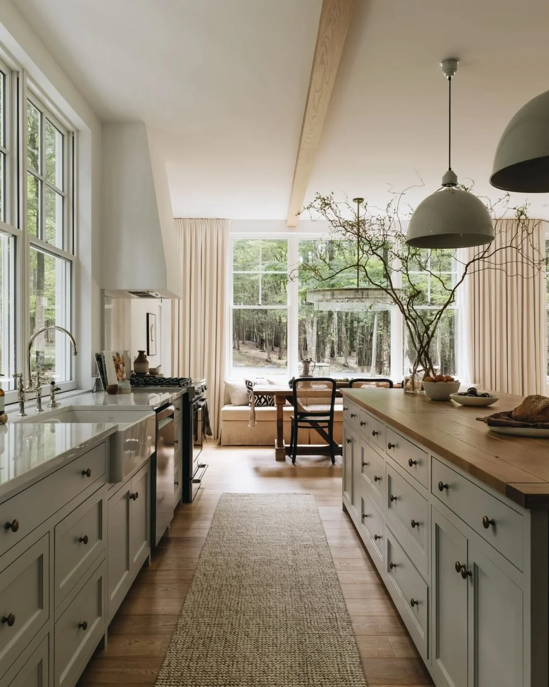 Step into the Residence Georgesville 🤎

This home naturally opens onto the landscape, but what we cared about most was how it would feel to live in it.

We imagined an open space that doesn&rsquo;t feel overwhelming, where each area has its own rhyt