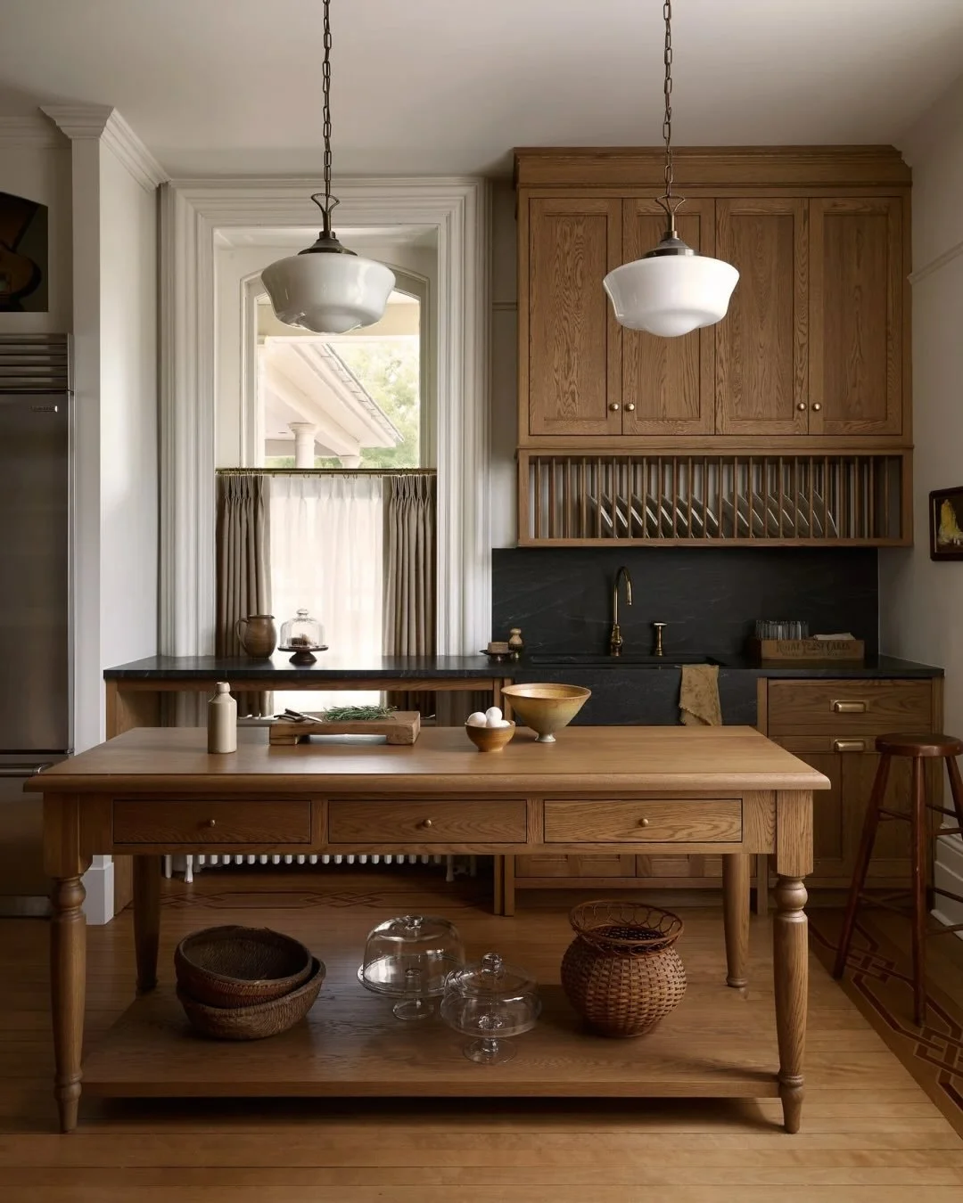 A kitchen designed for modern living. ✨

Rich materials, a strong presence, and a balance between original character and a contemporary approach. A space that shapes the home and sets the tone.

&mdash;&mdash;

Une cuisine pens&eacute;e pour la vie d