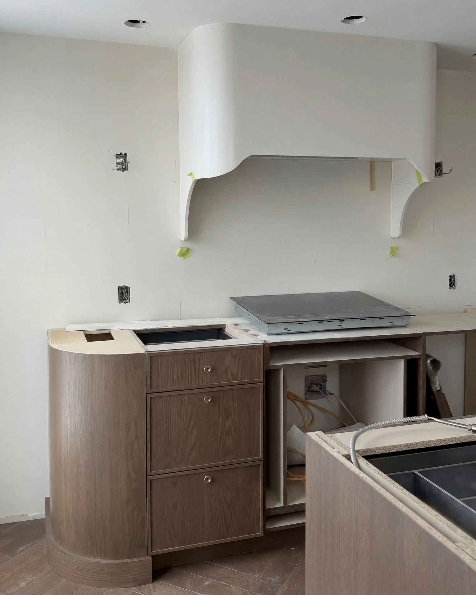 Sur 10, on a h&acirc;te combien de voir le projet de notre belle @julieanneho se finaliser ? 🤍

Son condo nous donne un vibe d&rsquo;appartement parisien-new-yorkais : &eacute;l&eacute;gant, chaleureux, intemporel, avec juste assez d&rsquo;edge pour