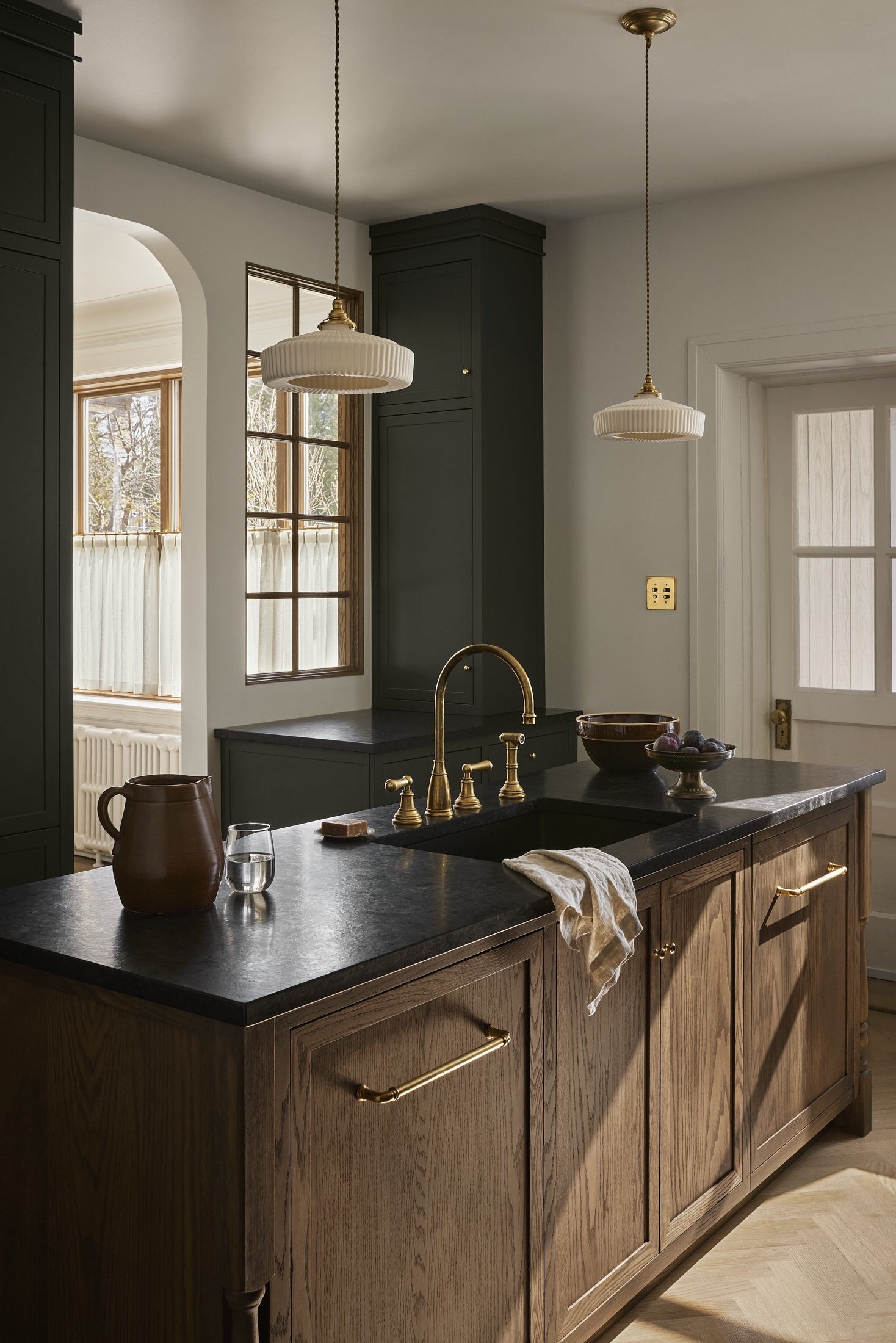 blanc-marine-melrose-residence-kitchen-island.jpg