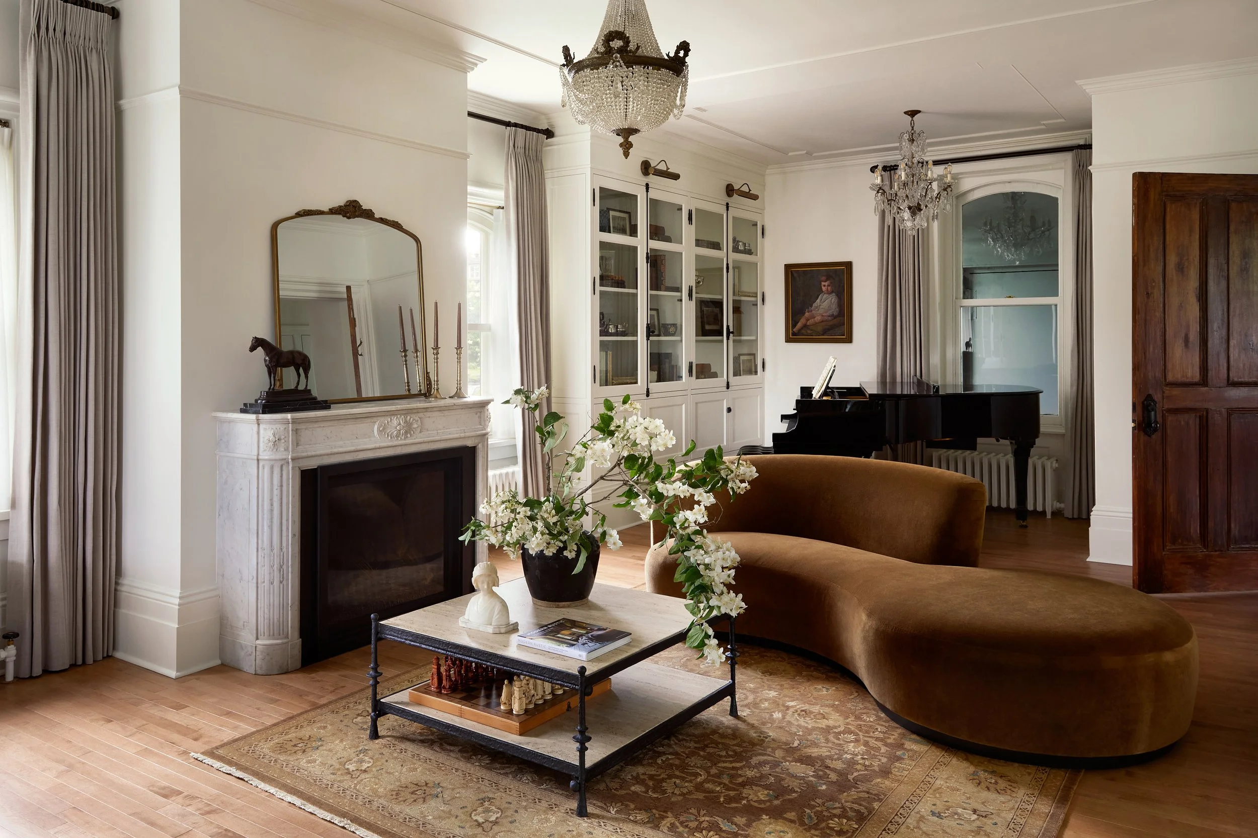 blanc-marine-saint-laurent-residence-living-room-fireplace-5.jpg