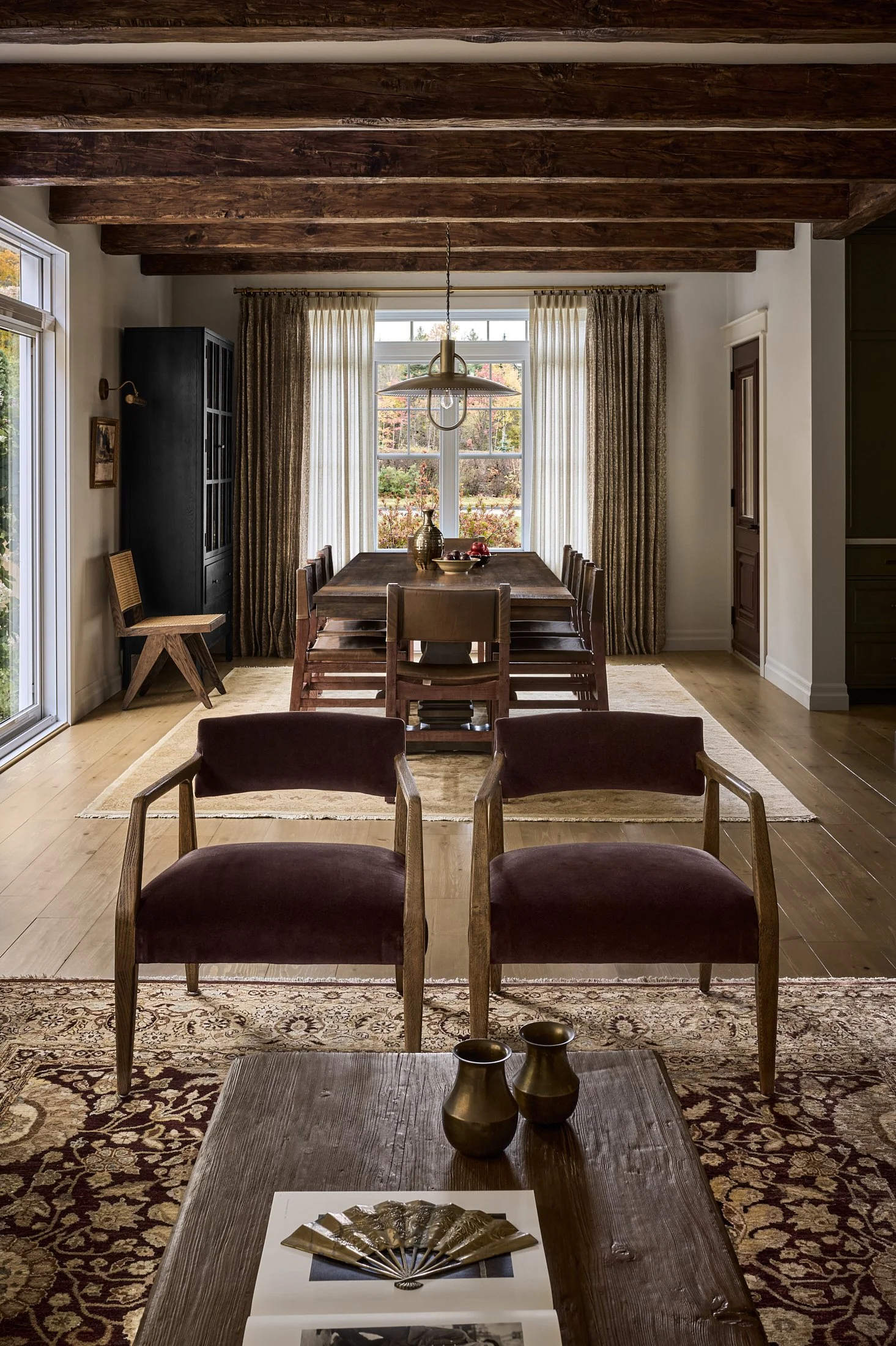 blanc-marine-desfaucons-residence-dining-room-01.jpg