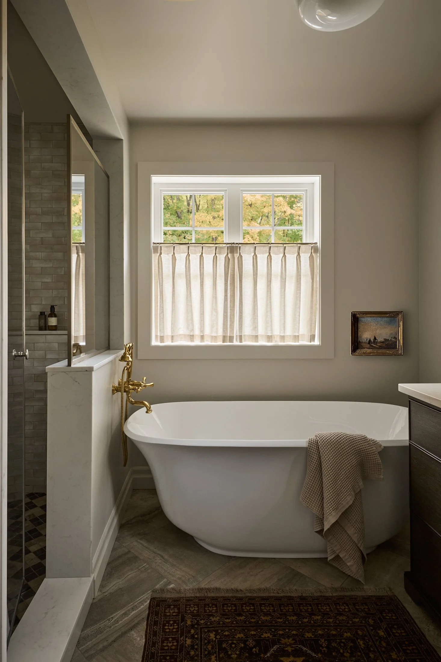 blanc-marine-desfaucons-residence-bathroom-01.jpg