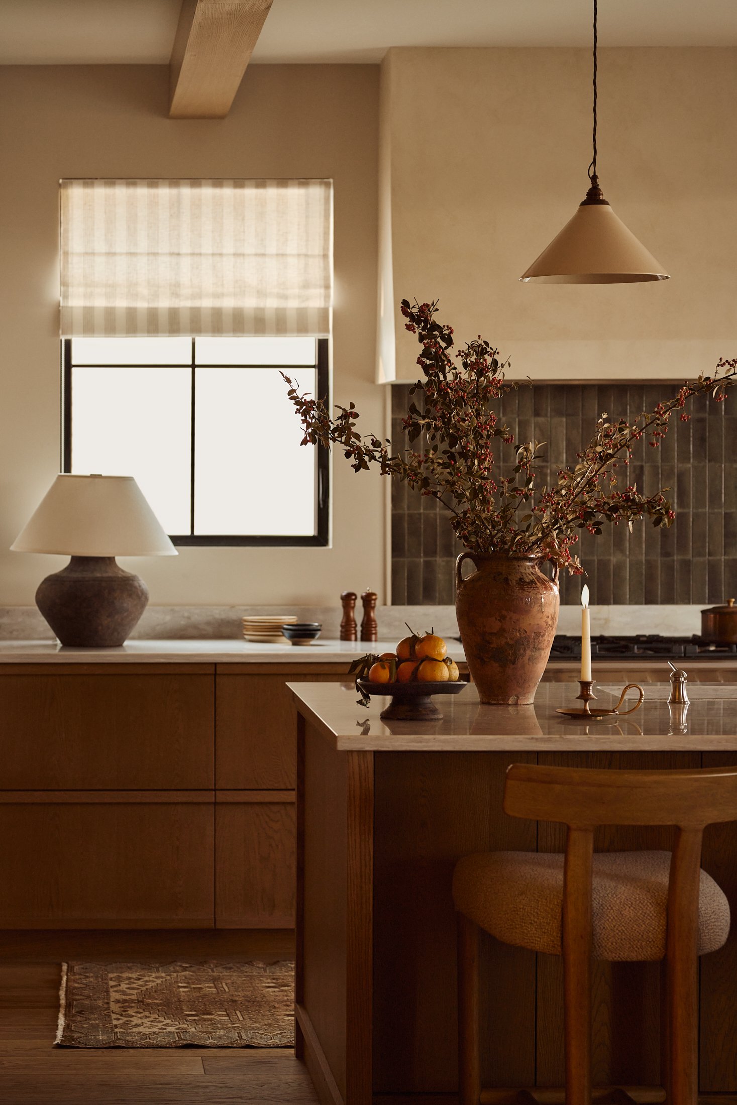 blanc-marine-marie-victorin-residence-kitchen-island-detail.jpg
