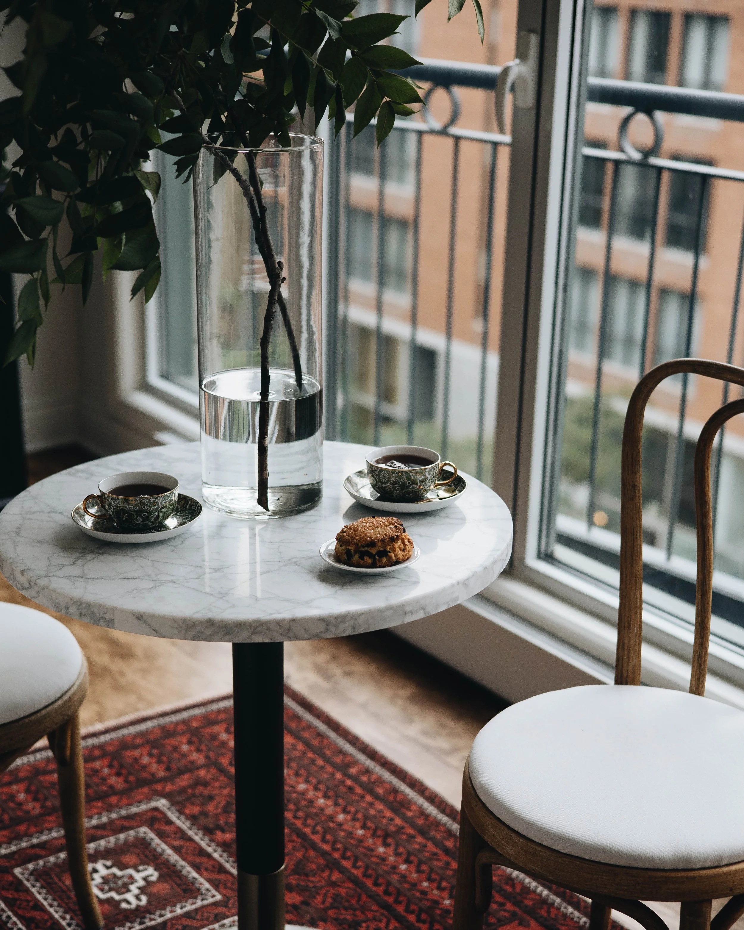 blanc-marine-mcgill-residence-breakfast-table.jpg