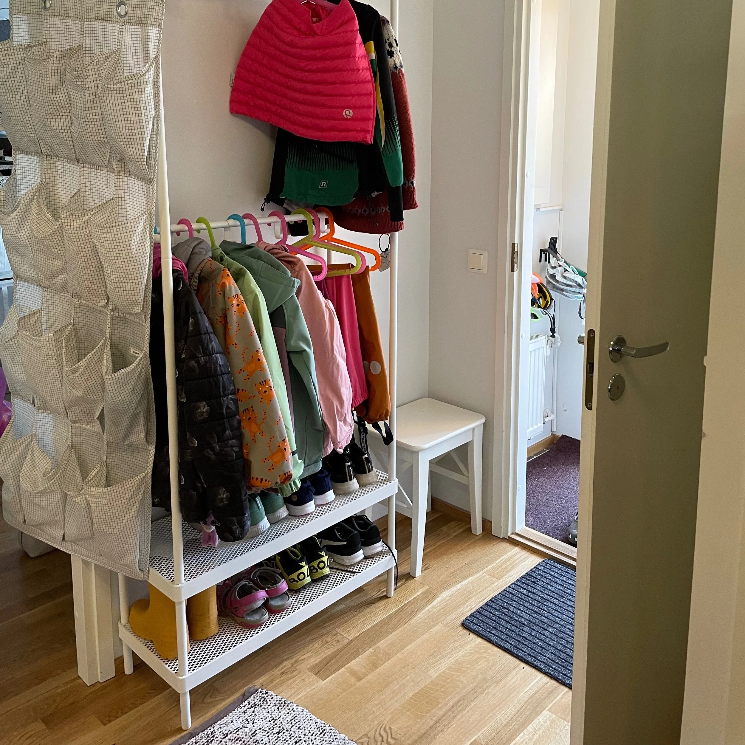 lapsiperheen järjestetty eteinen