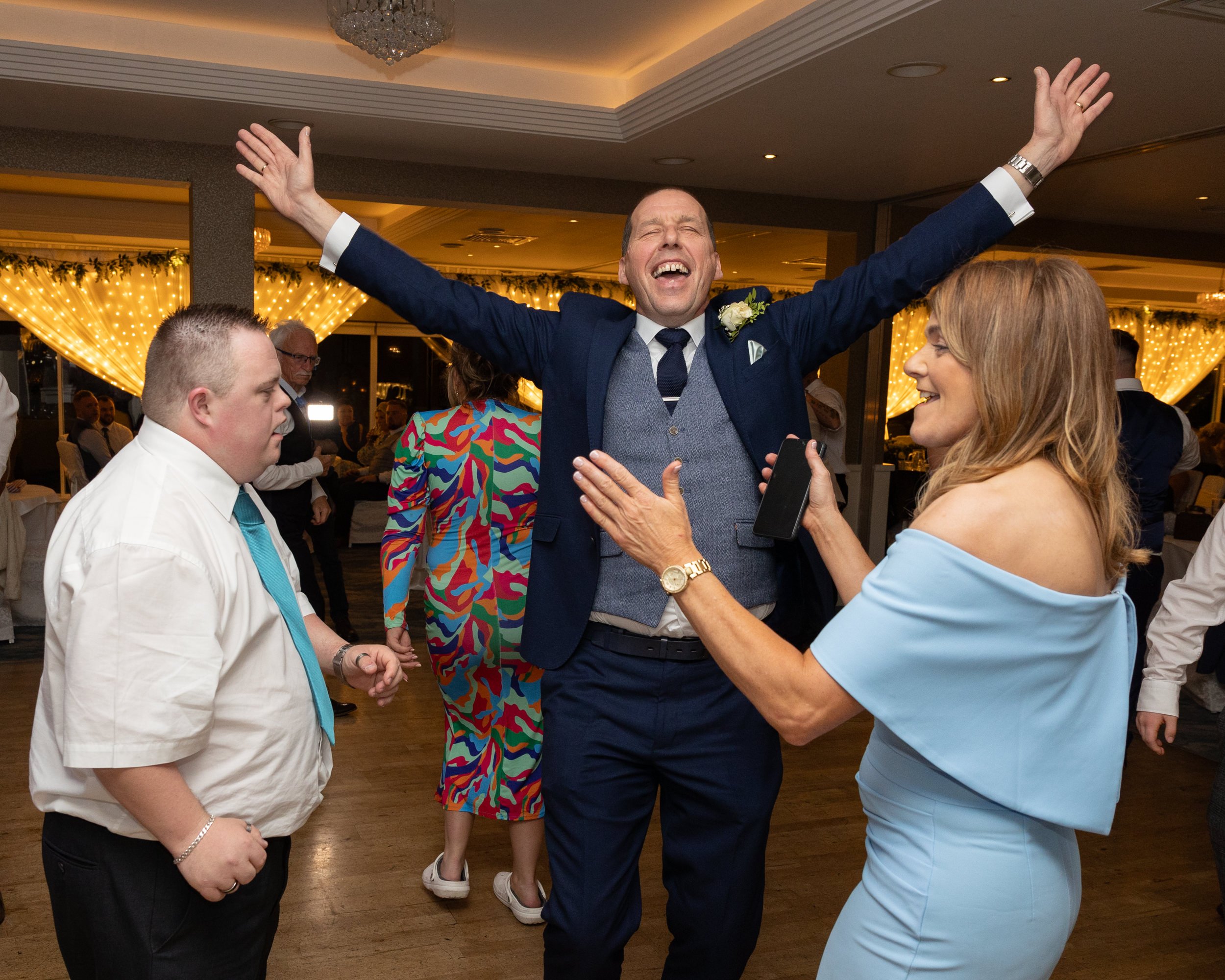 Redcastle Wedding Wedding Photographer | Shea Deighan | Real Irish Wedding | Dancing-1328.jpg