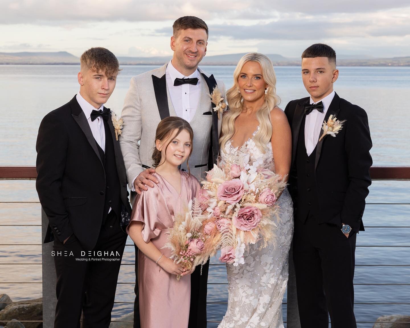 Family photos don&rsquo;t get much better than this. ❤️❤️❤️

#wedding #niweddings #nibrides #irishwedding #familywedding #sheadeighan #sheadeighanphotography #redcastle #bride #flowergirl #groom #northernirelandwedding #northernireland #derry #donega