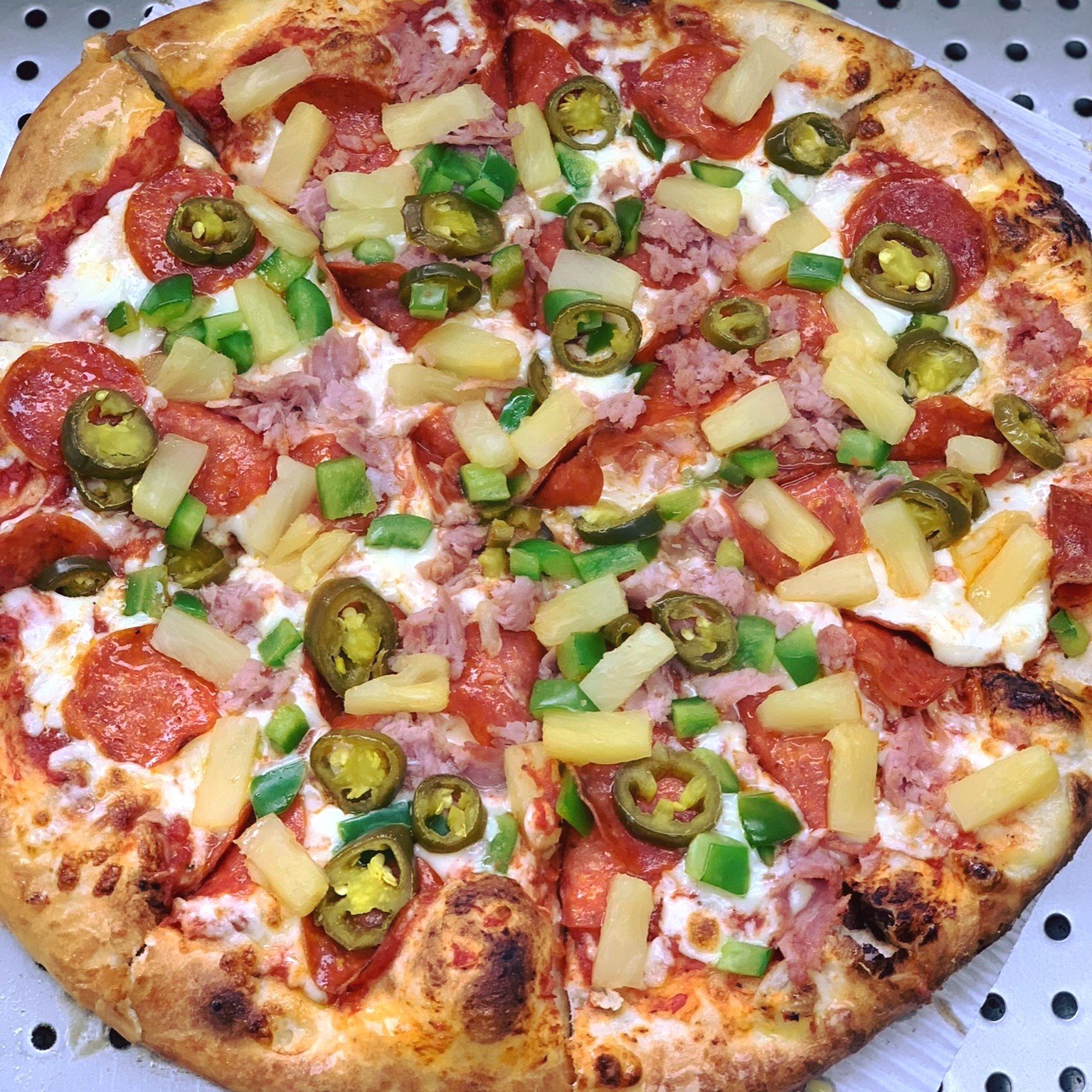 Controversial Opinion: Pineapple and Jalape&ntilde;o are the perfect combination of sweet and spicy 😍🍍🌶️ 

(feel free to tell us we're wrong in the comments 😅) 

#northvillemichigan #pizza #northvillemi #supportsmallbusiness #eatlocal #supportloc