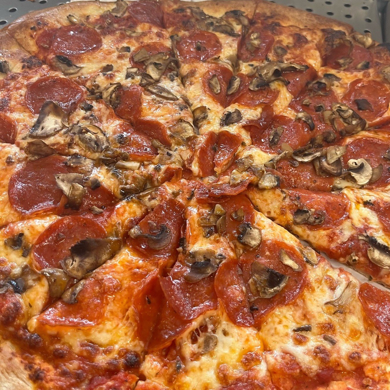 We love pepperoni and mushroom! 🍕🍄 What's your favorite 2-topping combination? 

#localpizza #northvillemichigan #pizza #northvillemi #eatlocal #supportlocalbusiness #supportlocal