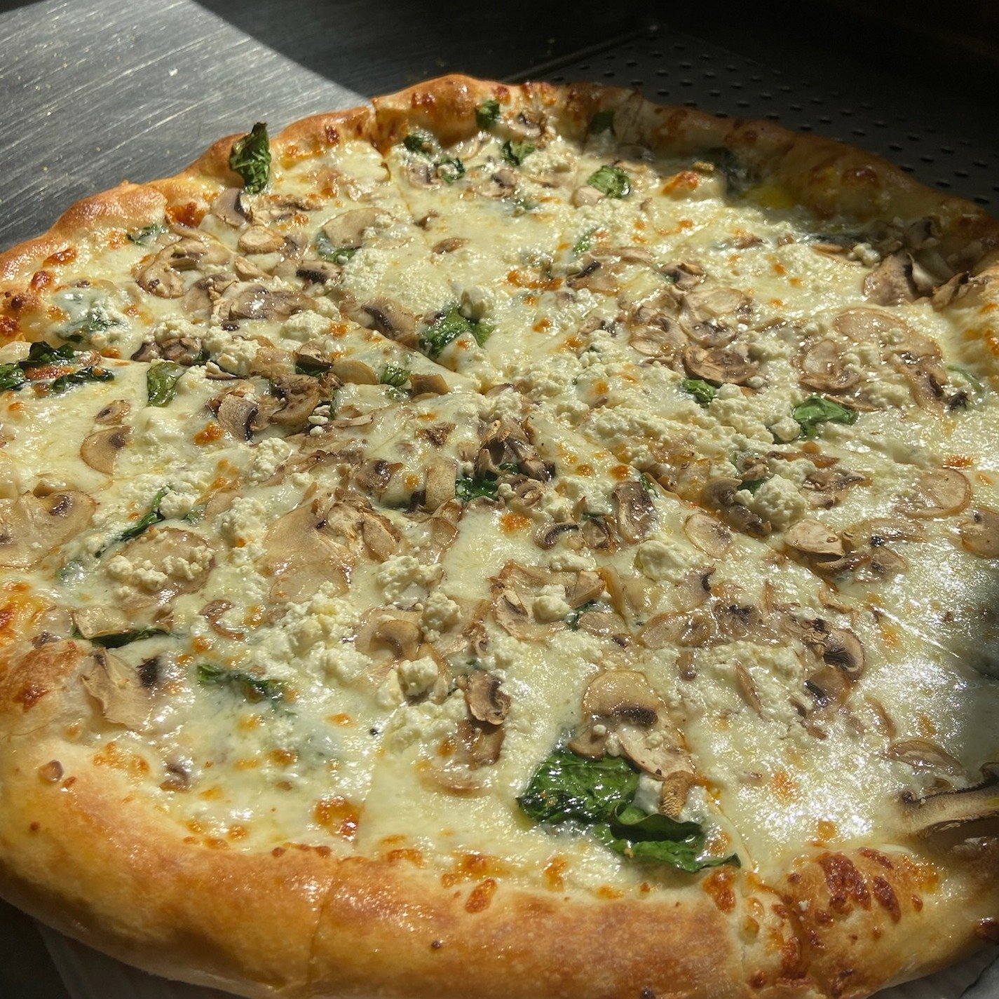 Coming into Pizza Cutter today? We'd be Mediterranean Delite-ed to see you!! 

#specialtypizza #localpizza #northvillemichigan #pizza #northvillemi #eatlocal #mediterraneanpizza #northvillemi