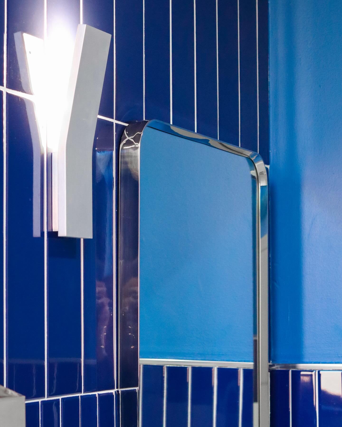 Details from the Chelsea Tech Office&hellip;

#commercialinteriordesign #officedesign #designbusiness #interiordesign #bathroom design