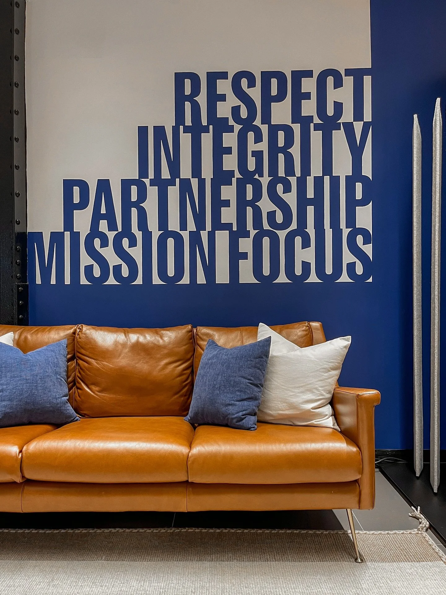 A sneak peak at @reform new office 👀

#officedesign #commercialinteriors #nycinteriordesign #interiordesigninspiration #interiordesigner