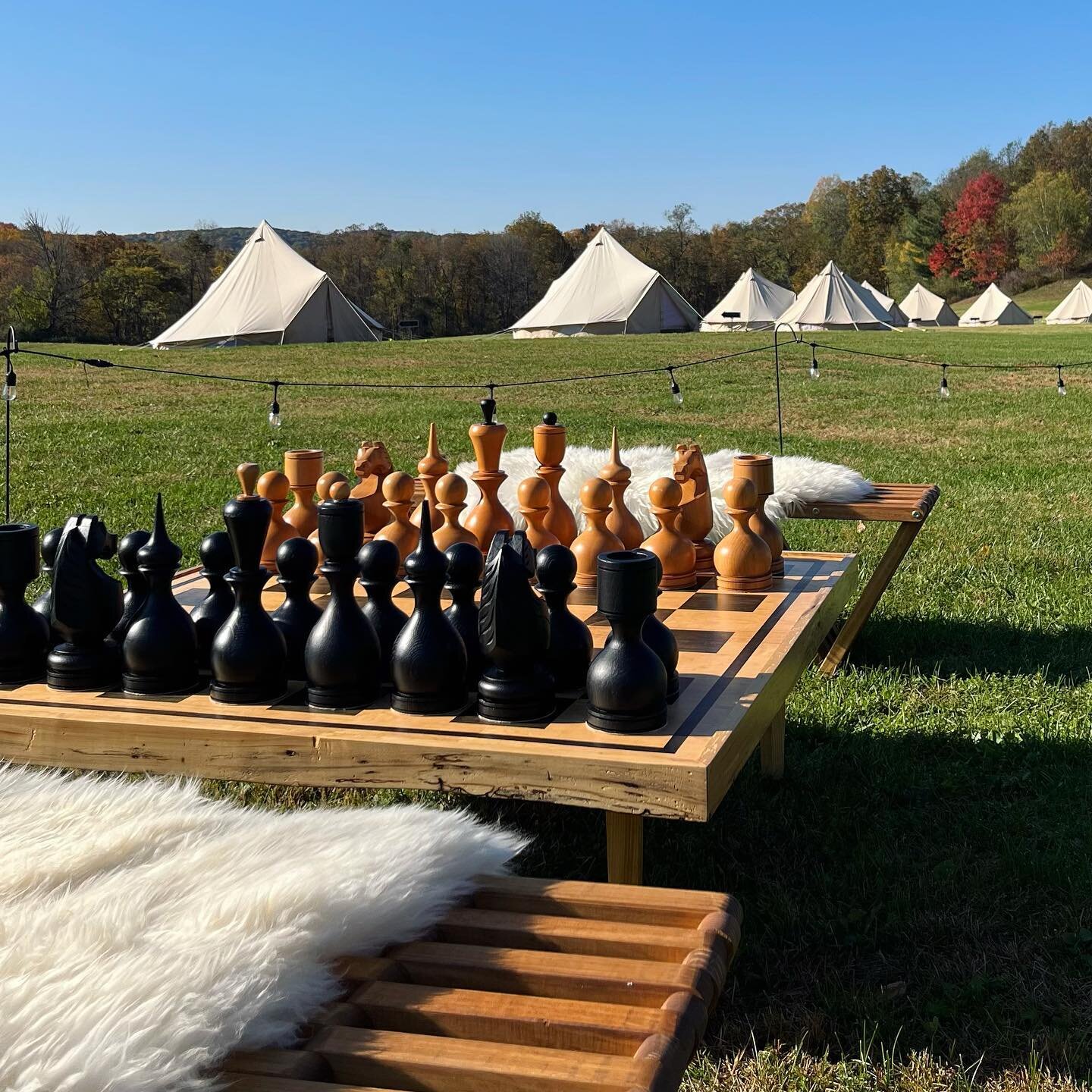 A perfect autumn afternoon 🍂 to celebrate Olivia in beautiful Ancramdale NY.

How cool are the @glampstars tents they got for their guests?! ✨ Scroll to the end to see their awesome setup.

Excellent planning by @hvtrendsetters and tasty tasty food 