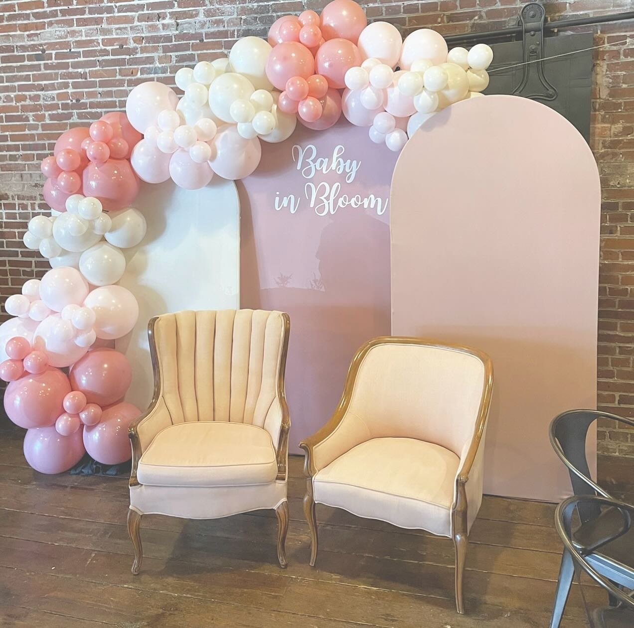 Baby in Bloom🌸🌷
&bull;
#stlballoons #balloongarland #stlparty #smallbusinessowner #stlsmallbusiness #womenownedbusiness #balloons #babyinbloom