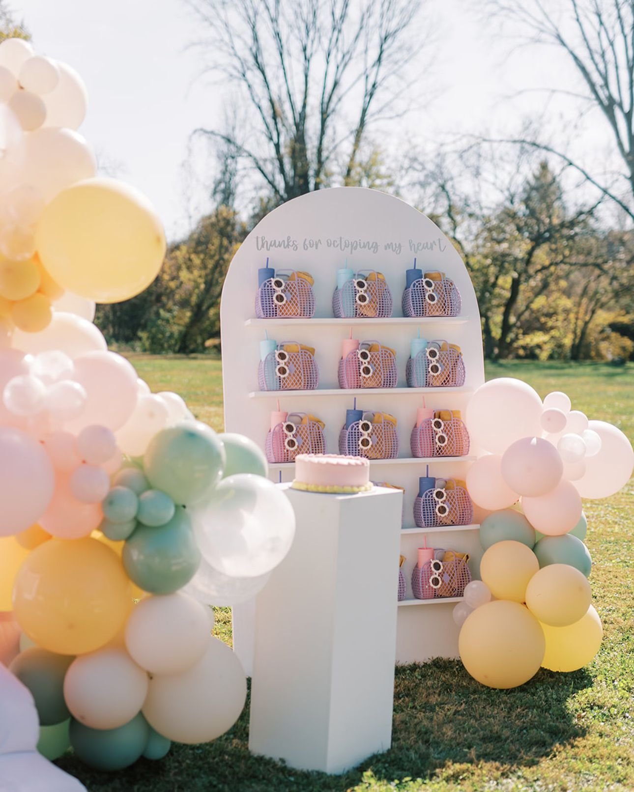 Making waves with this dreamy Under the Sea setup! From balloon bubbles to the cutest bounce house, we brought the ocean magic to life 🌊🐙
Backdrops @partyticulars
Balloons @blissfulcelebrations
Bounce House @cloudninestlouis
Photography @blkphotogr