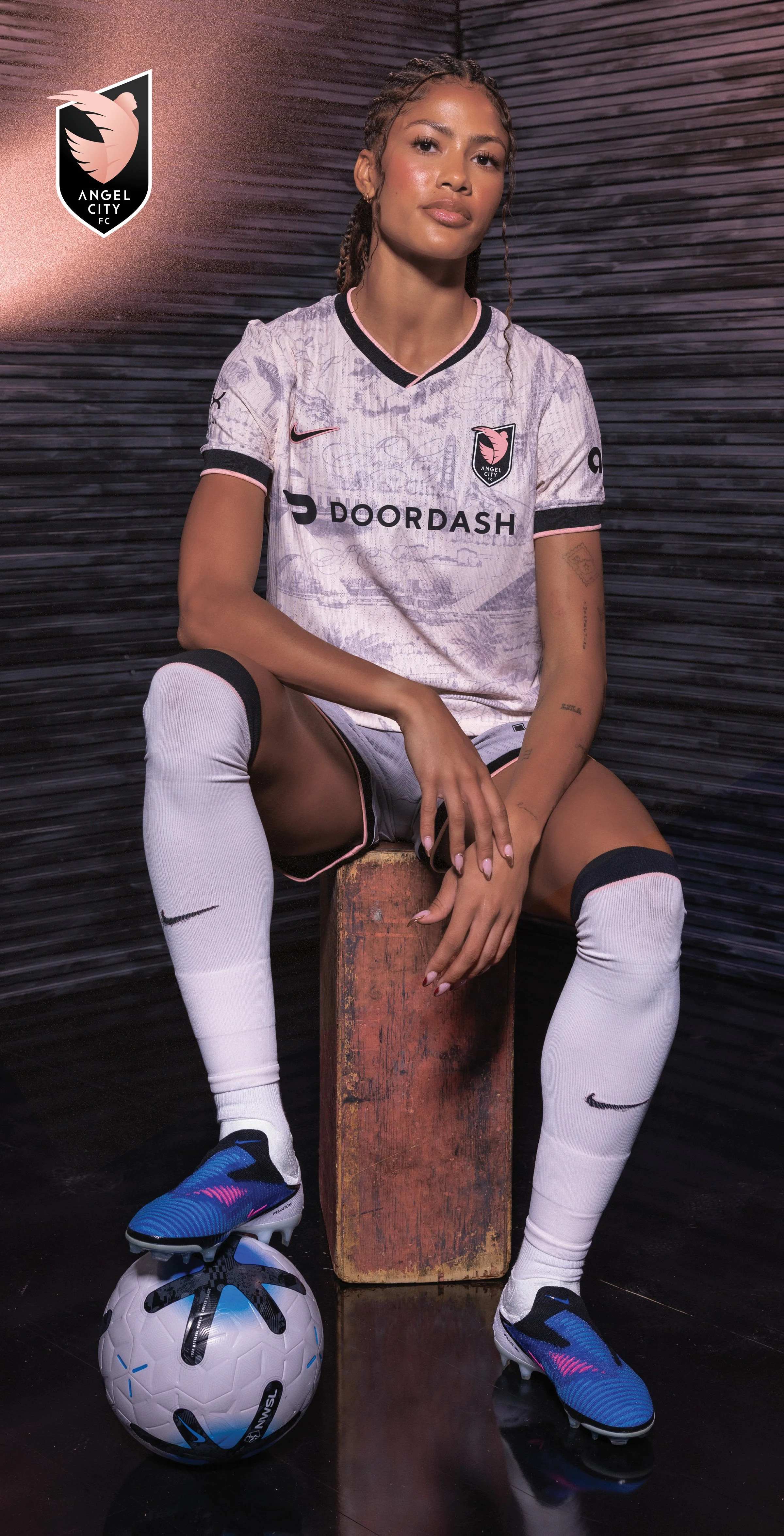 4Jersey-StoreWall-Sveindis4.jpg