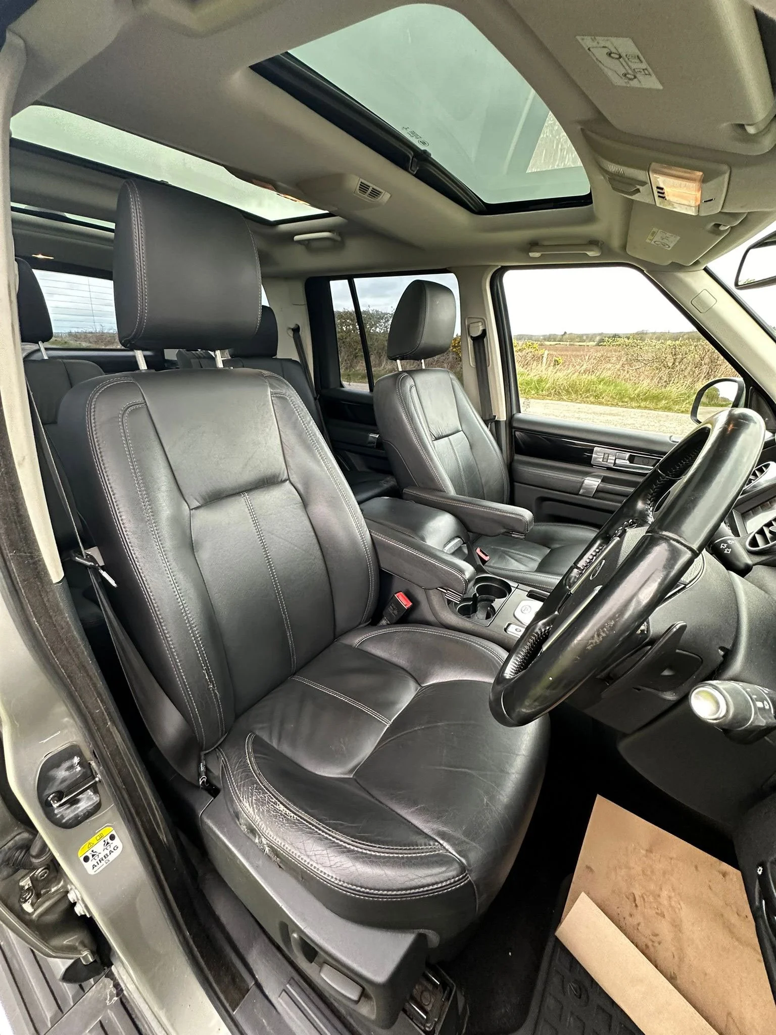 10 OE14-HCX-LR-Disco-4-Interior-2.jpg