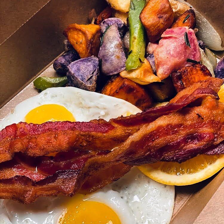 Breakfast done right, now serving daily 7am-12pm. Only at Black Walnut at @brooklynhiltonhotel #breakfast #coffee #eggs #bacon #rainbow #potatoes #newyork #nyc  #brooklyn #hilton #hotel