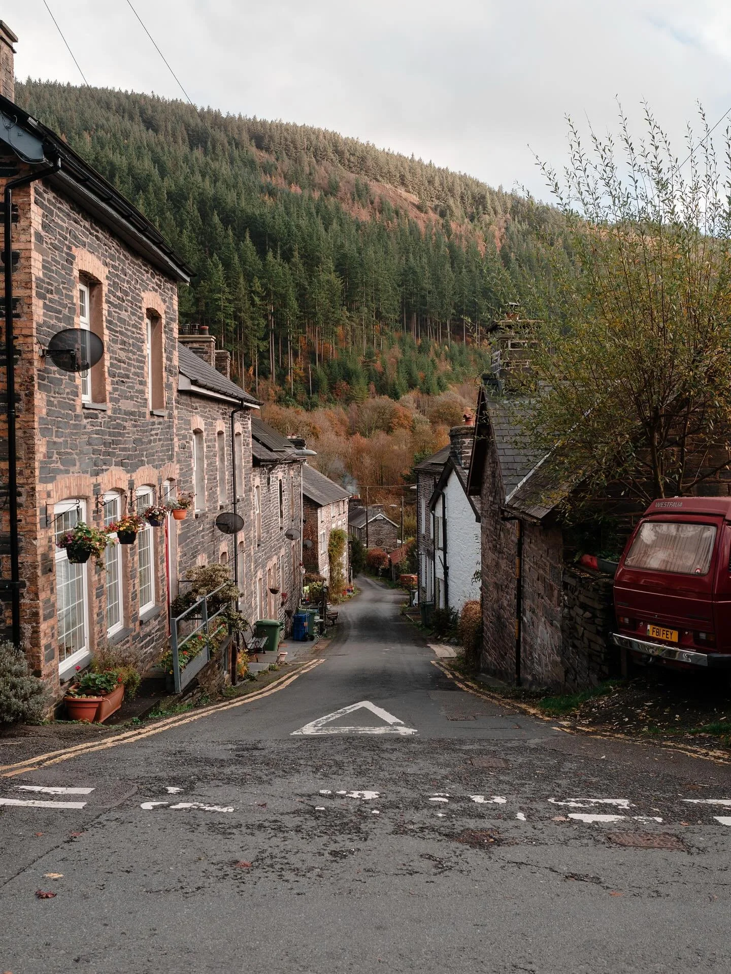 When we drank, weekends meant the same places.

Now weekends are outdoors, quieter, and change with the seasons ~ no hangovers, no anxiety.

Just calm and honest spaces that replenish.

Find out more about Corris in Sober Trails for autumnal roaming.