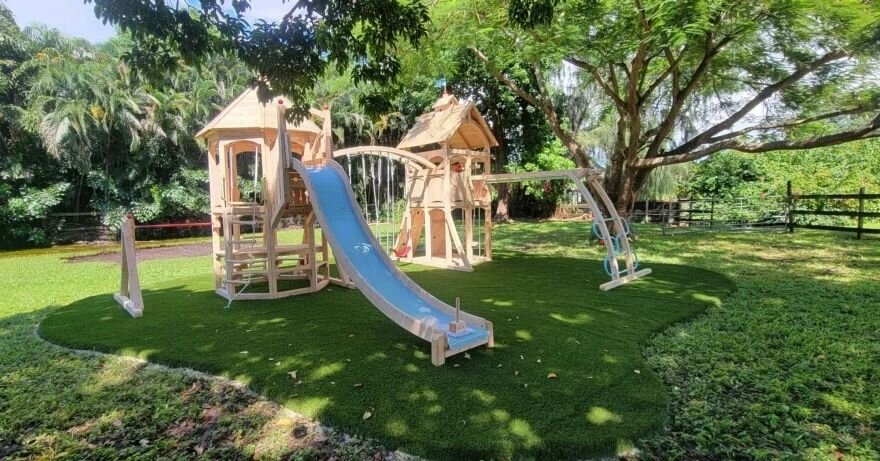 &quot;Premium artificial turf in a natural shape to bring out the best in your yard&quot;

- Premium Artificial Turf-

#playset #playsets #northernwhitecedar #cedarworks #cedarworksplayset #playsiteservices #fall #fun #familyfun #surface #safetysurfa