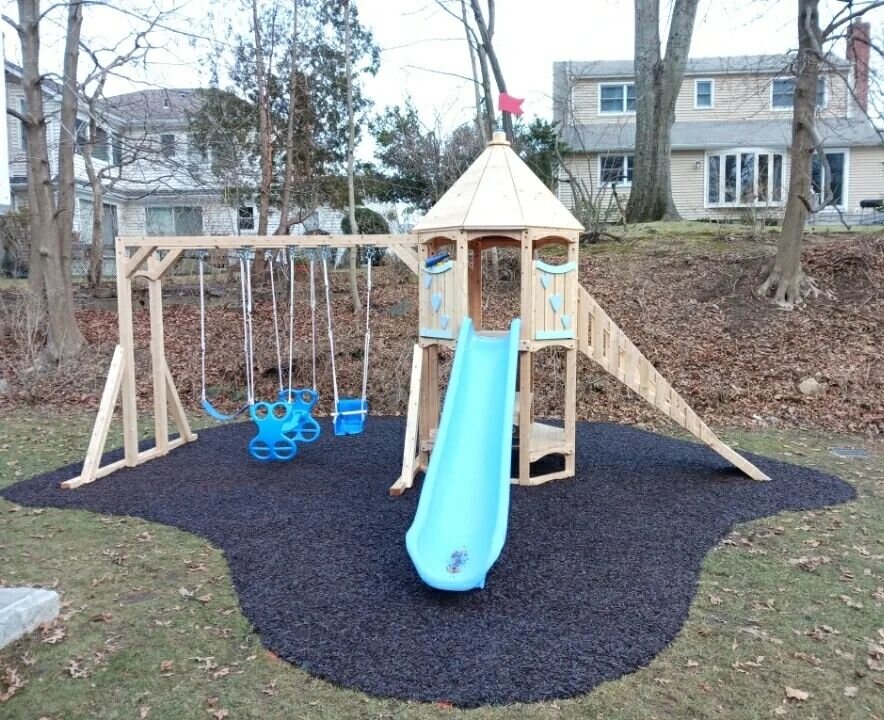 The cold 🥶 isn't stopping us from creating crisp and beautiful surface lines!

Contact us now to schedule your playscape ideas!

-Premium Bonded Rubber Mulch-

#playset #playsets#northernwhitecedar #cedarworks #cedarworksplayset #playsiteservices #s