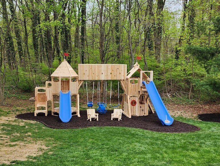 Another beautiful playscape on the books, our schedule is filling up fast! Contact us today to schedule your playscape dream!

- Premium Loose Rubber Mulch &amp; Rubber Timber Border - 

#cedarworks #northernwhitecedar #playscape #playscapedream #sum