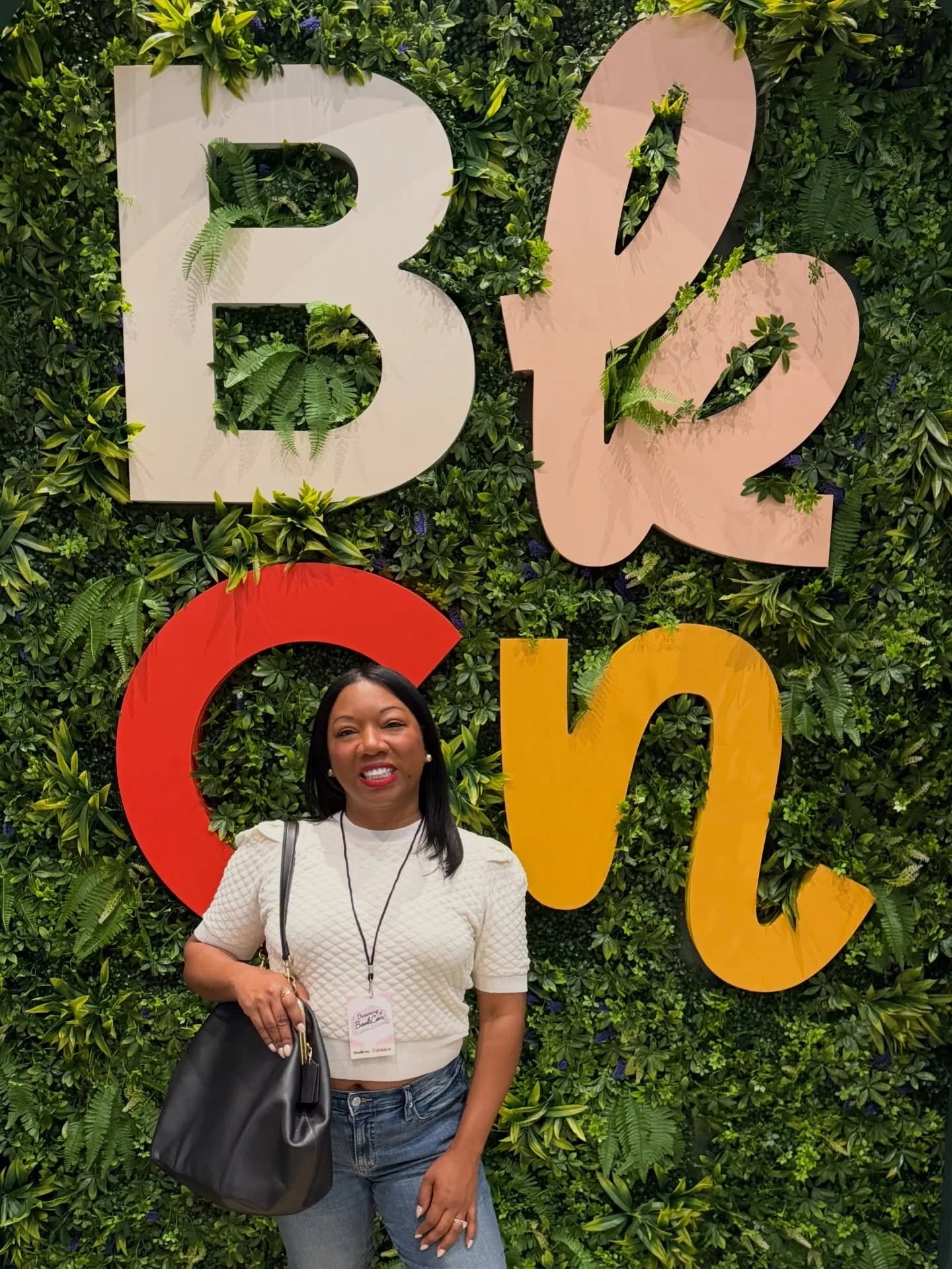 Thank you to @alexs.bookstore for inviting me to sit in her gorgeous book! Thank you to all the ppl who lined up to buy my book babies!!! A huge shout out to the incredible authors that I got to spend time with! I am lucky to be in spaces with all of