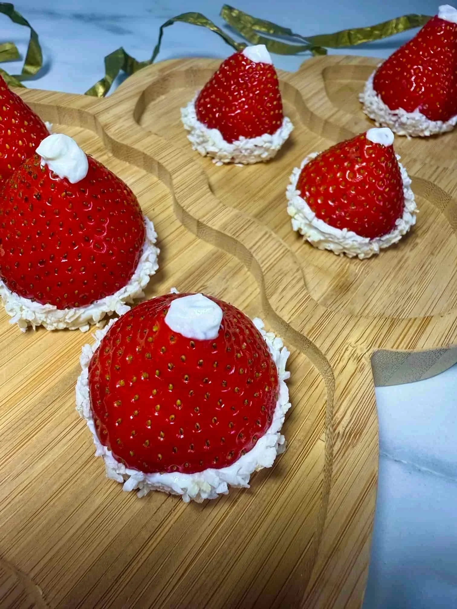 Healthy Santa Hats With Strawberries For Christmas 