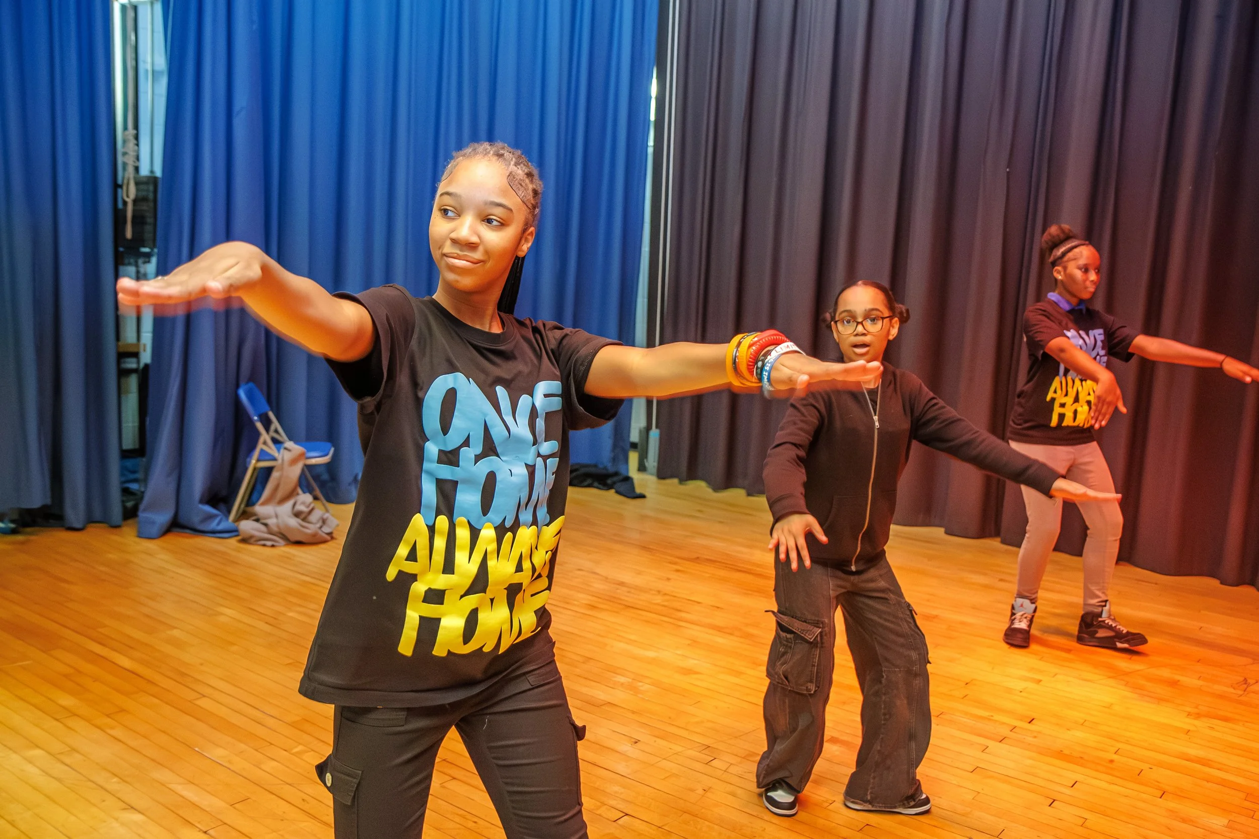 3 Persons Dance