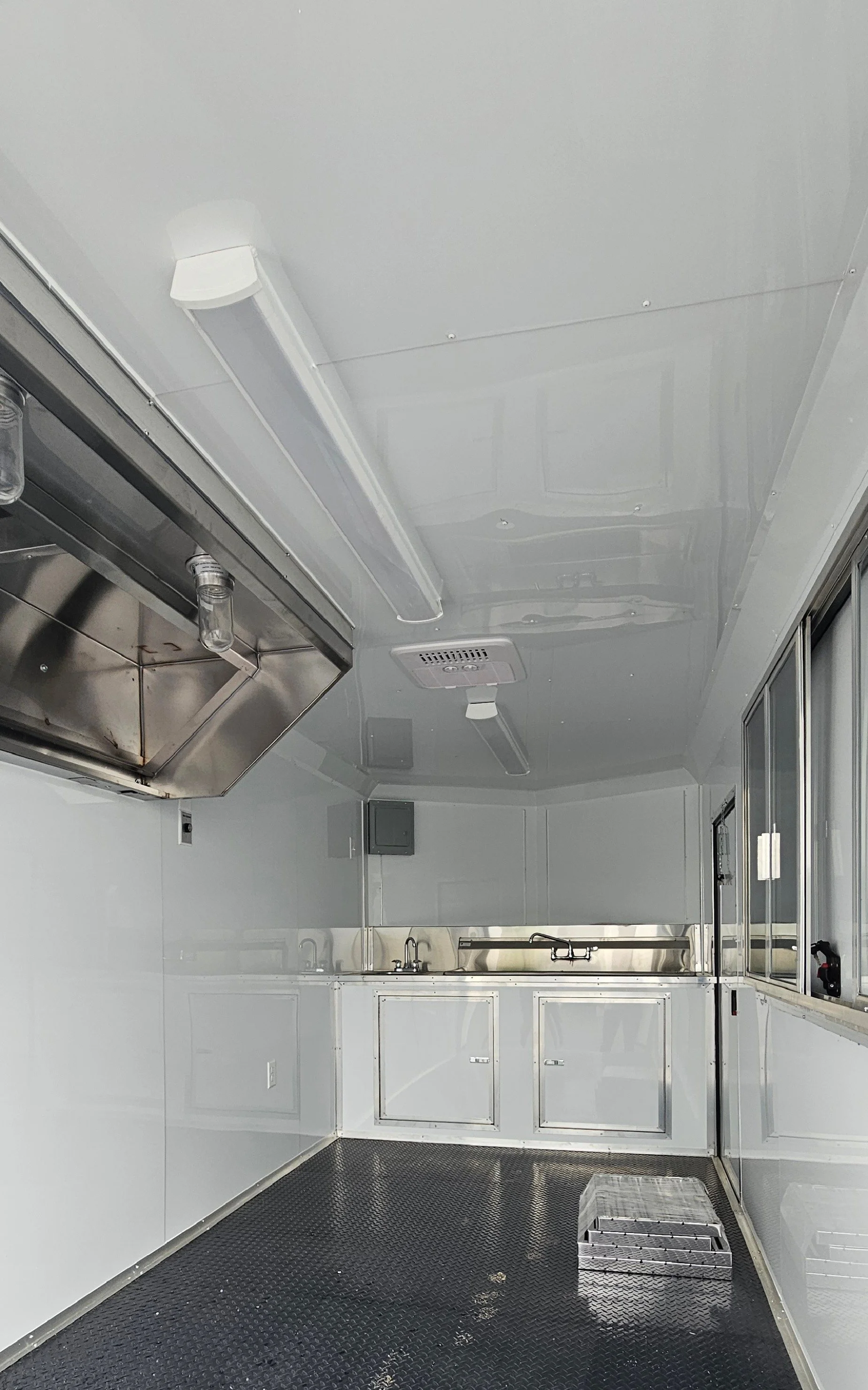 Concession _Trailer_White_66887_3.JPG