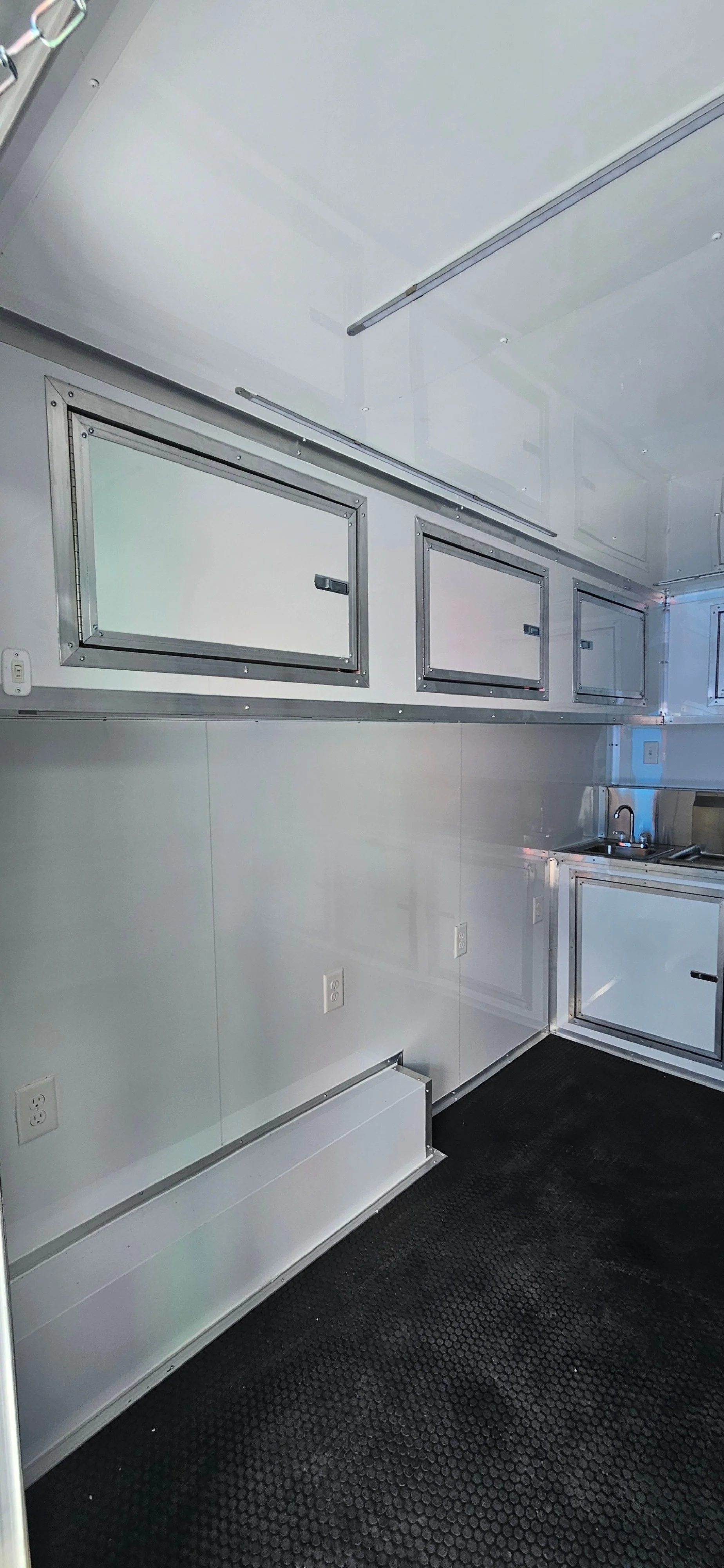 Concession _Trailer_White_74074_7.JPG