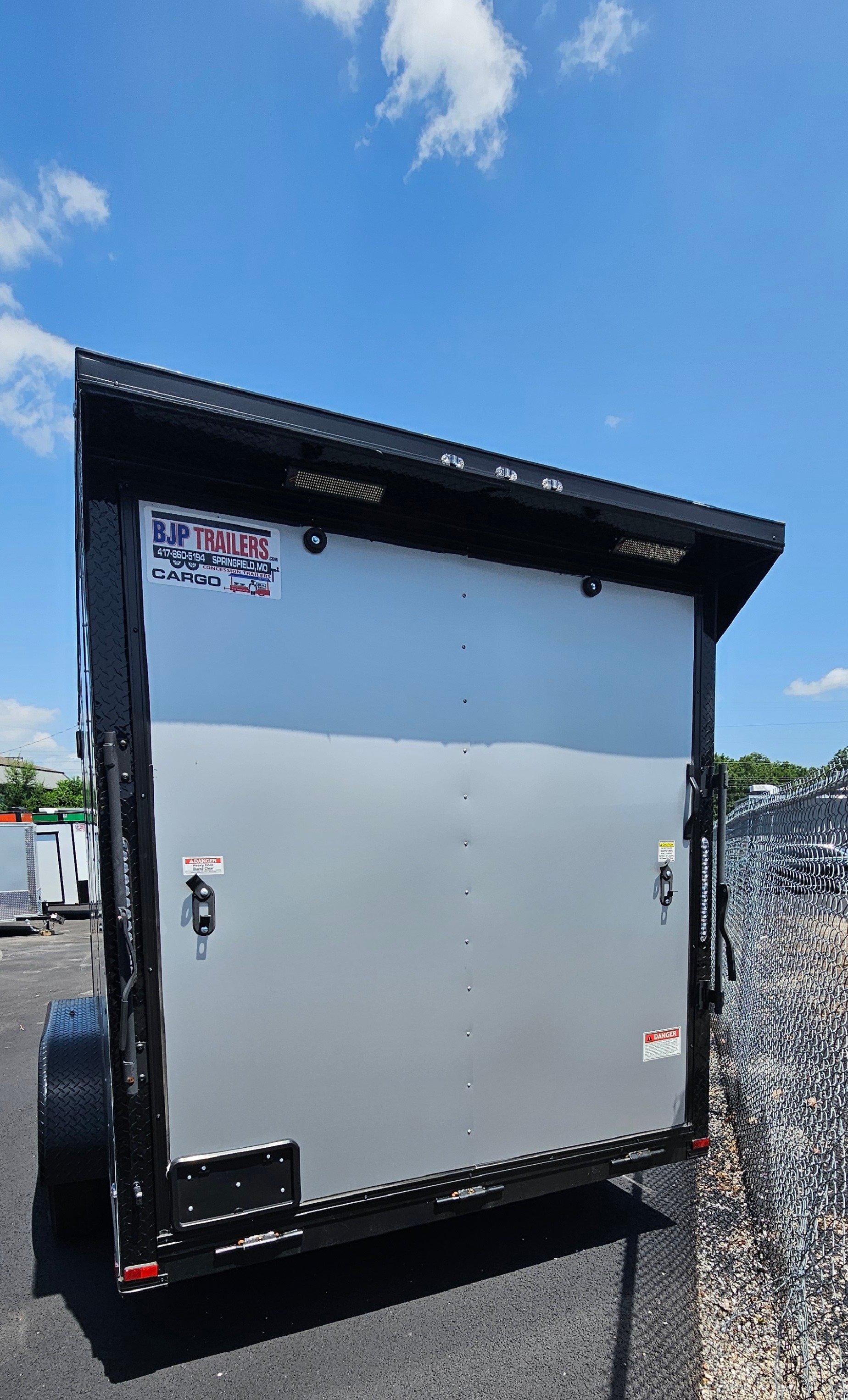 CargoTrailer_Trailer_Silver_72408_1.JPG