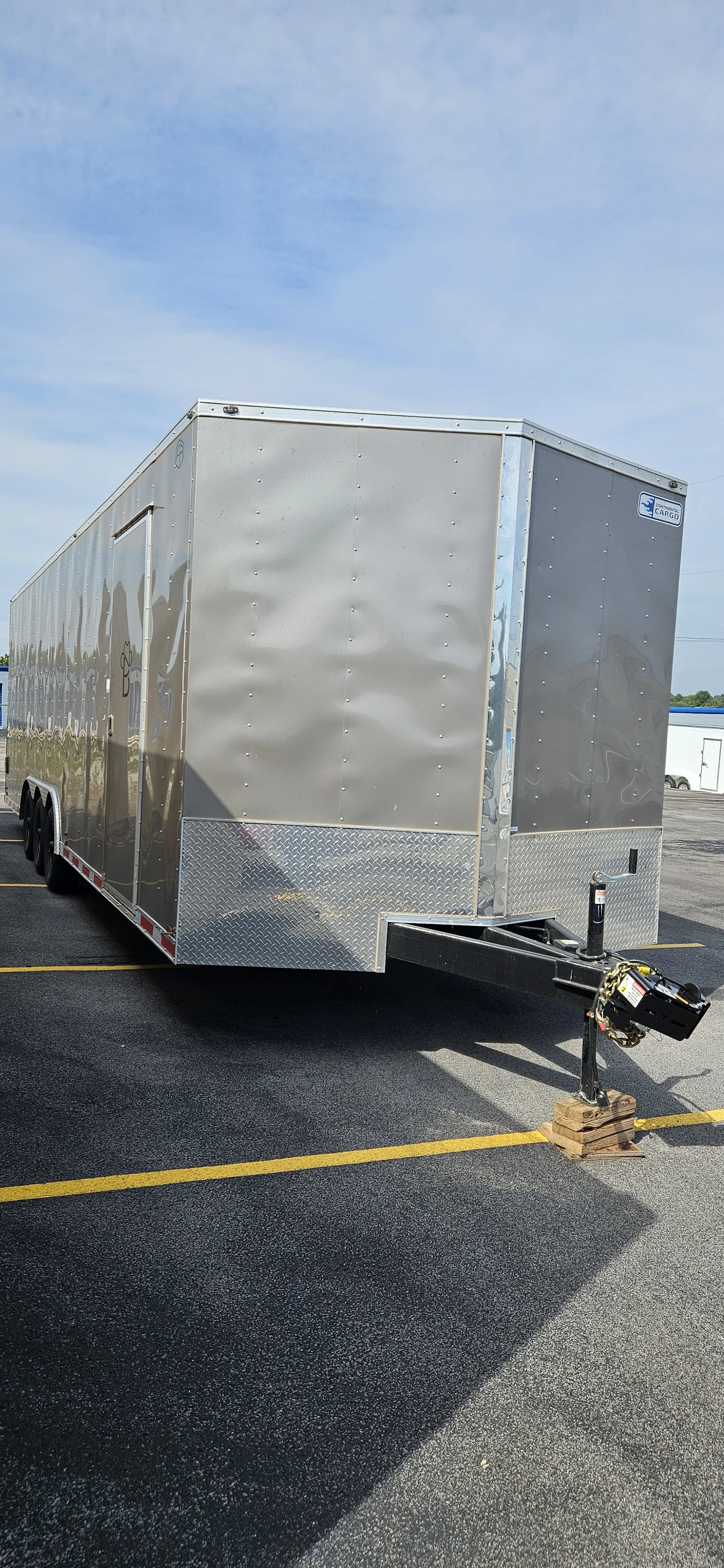 28' Forest River - Continental Cargo - V Series - Enclosed Trailer