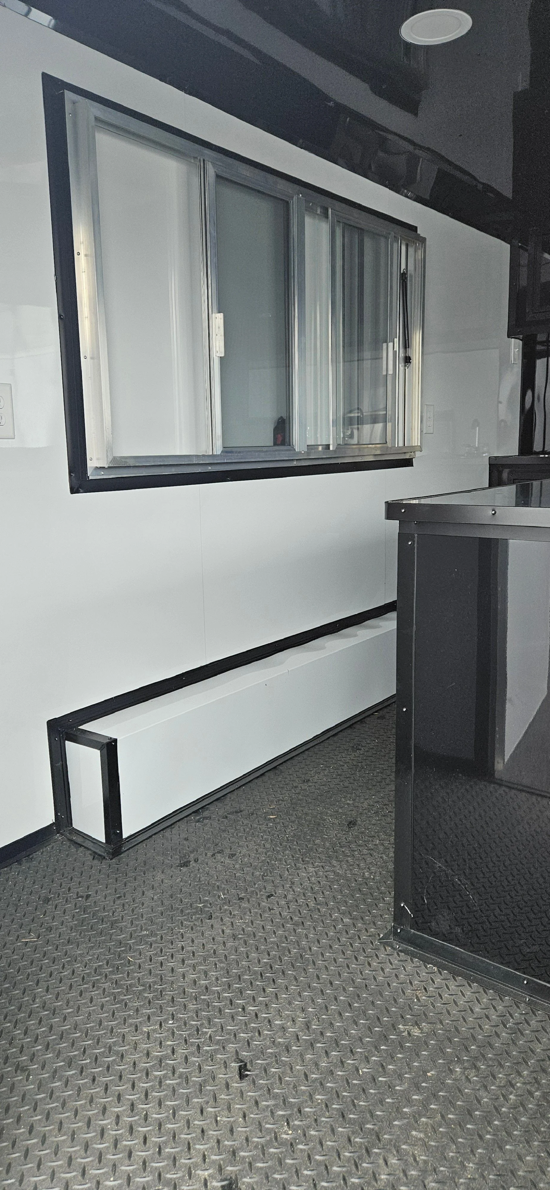 Concession _Trailer_White_66887.jpg