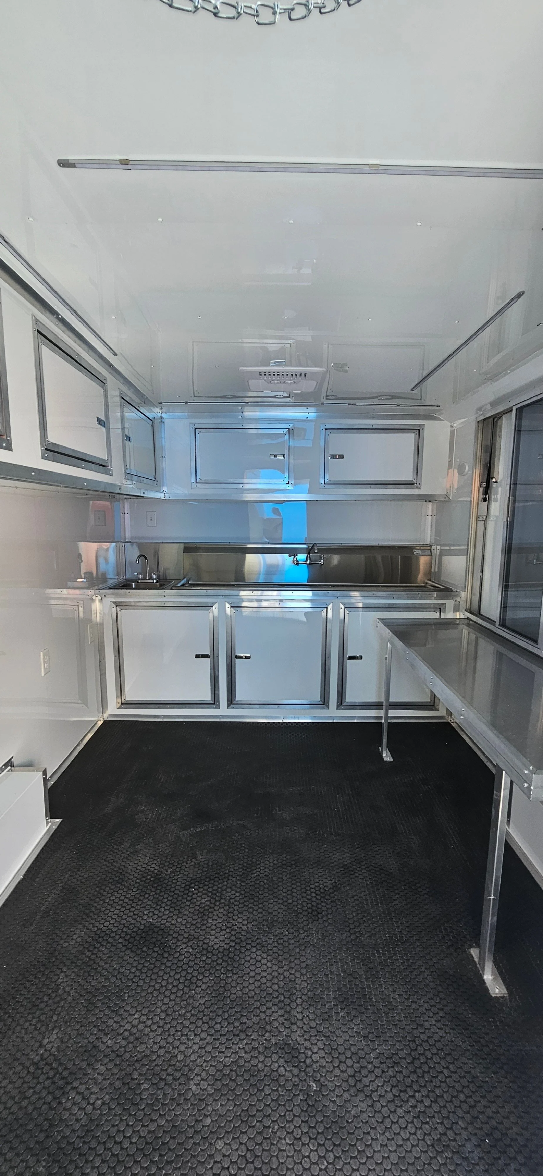 Concession _Trailer_White_74074_6.JPG