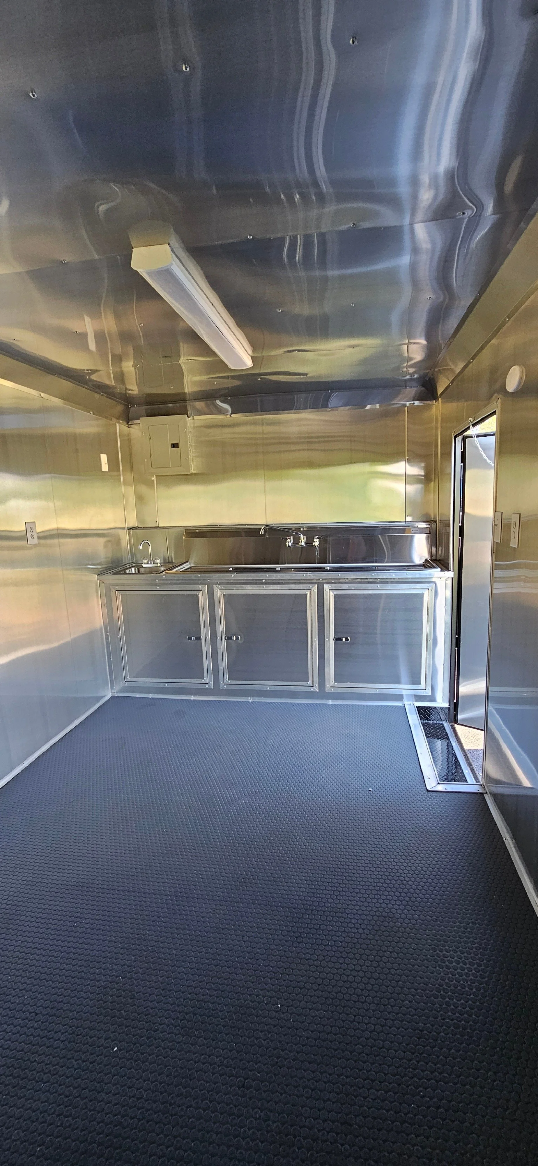 Concession _Trailer_Blue_70671_4.JPG