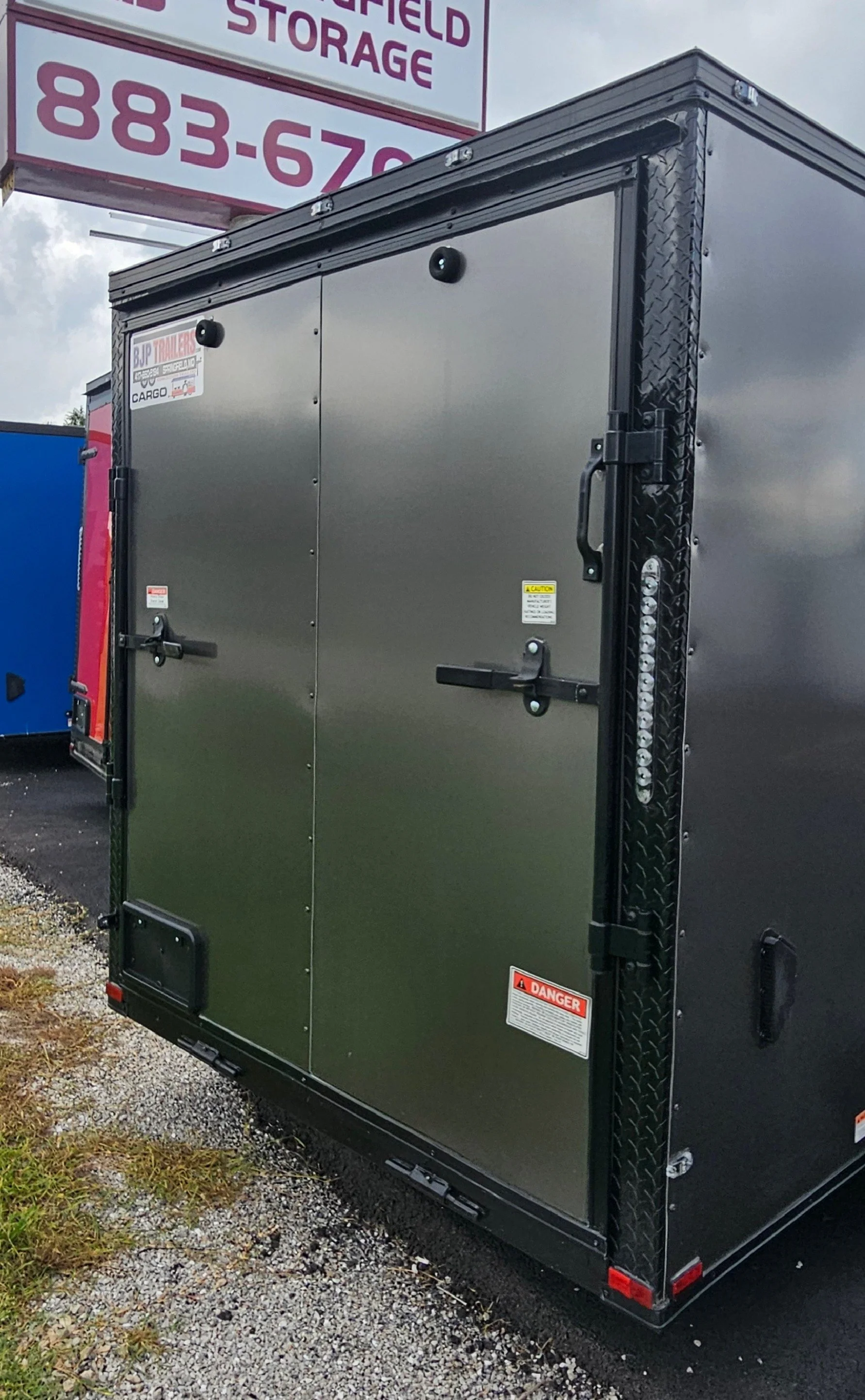 CargoTrailer_Trailer_Charcoal_695401.JPG