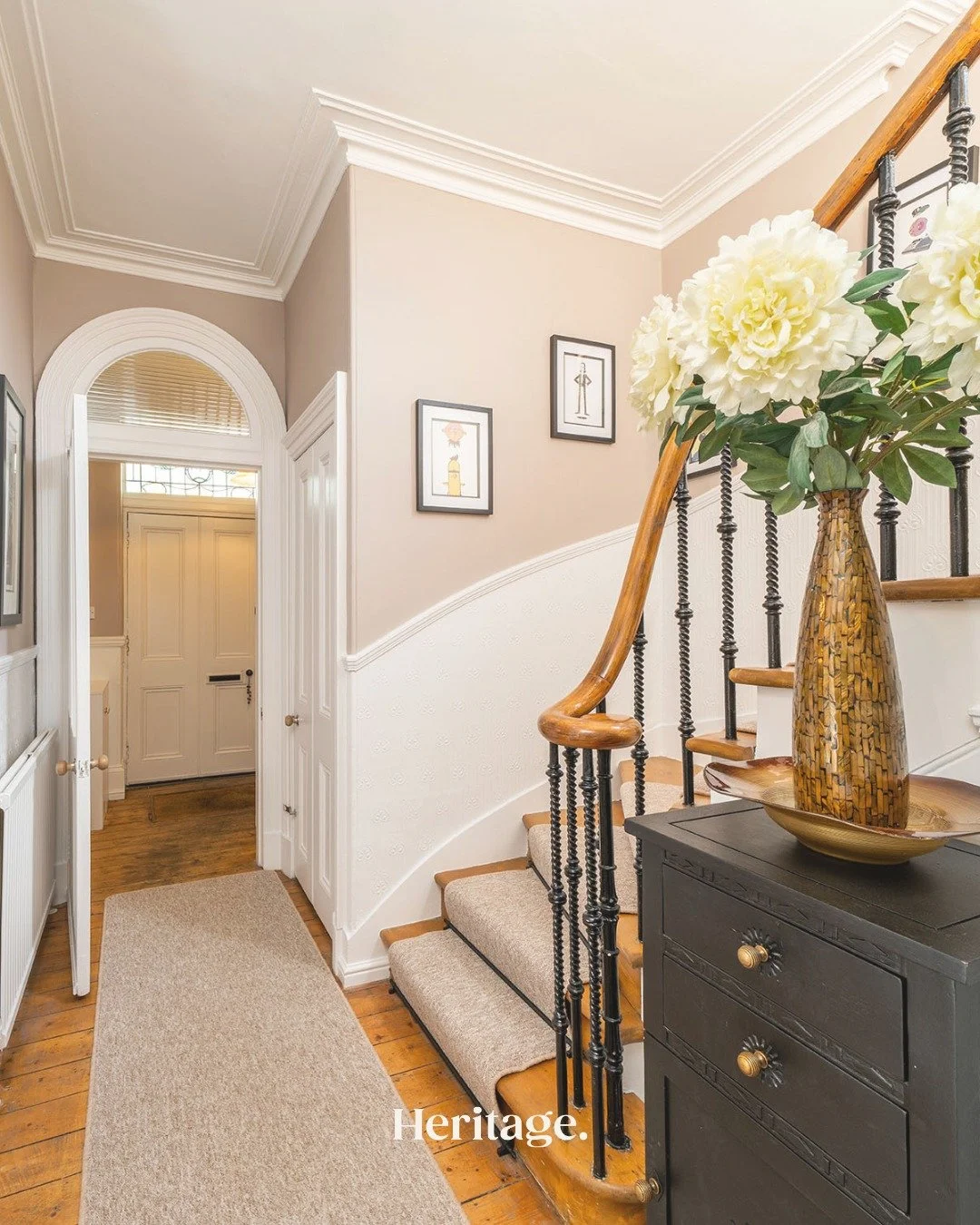 Fountainhall Townhouse offers the perfect blend of modern comfort and classic elegance. With 3 spacious bedrooms, a fully equipped kitchen, and 2 cosy living areas, it&rsquo;s ideal for a relaxing getaway. Enjoy easy access to local shops, top-rated 