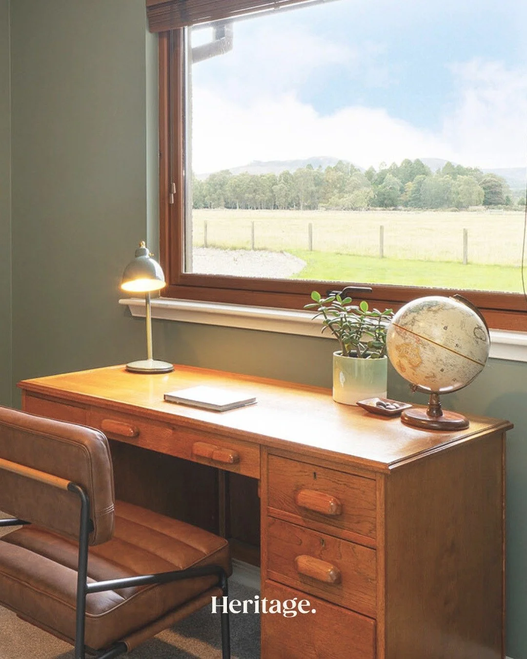 Hillview Holiday Home sits in Muir of Ord - just a short drive from Inverness and right on the NC500 route. The perfect spot to explore, reset, and take in the best of the Scottish Highlands.

&bull; Sleeps 6&ndash;8 guests
&bull; Spacious, comfortab