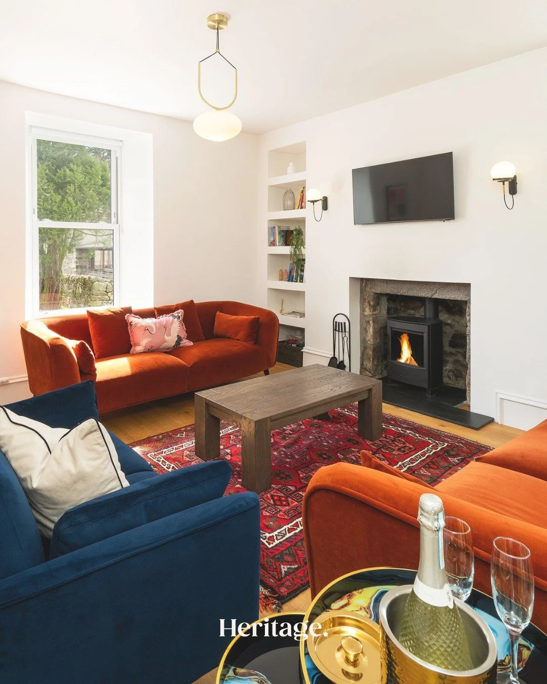 Welcome to Kirkton Farmhouse 

Kirkton Farmhouse is a spacious, beautifully styled holiday home that sleeps 12 guests - ideal for families, friends or group getaways.

&bull; Sleeps 12 in 5 bedroom
&bull; Fun bunk room for the kids
&bull; Private hot