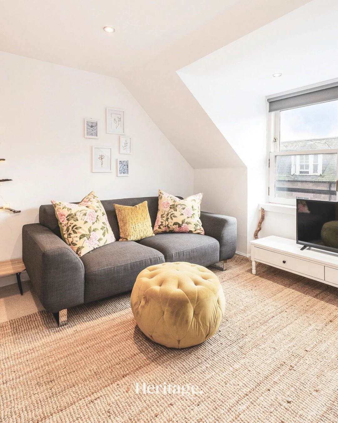 Planning a getaway to Stonehaven? Don't miss a stay at The Hideaway🏡

This stylish apartment sleeps guests 4 across 2 bedrooms and is right in the heart of the town - just a stone&rsquo;s throw from the beach, caf&eacute;s, pubs, and local shops.

T
