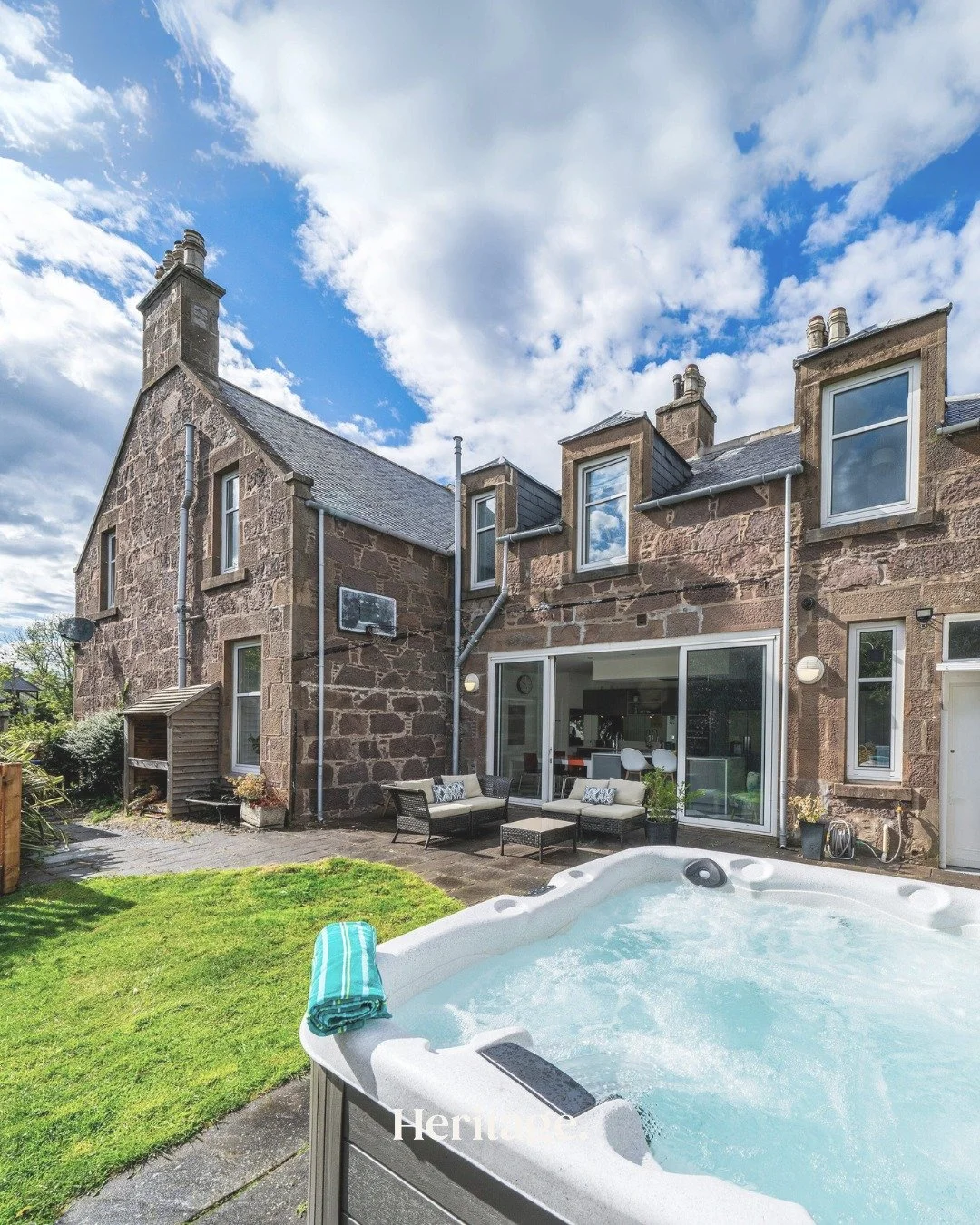 Your perfect summer getaway awaits at Sunnybrae House, Stonehaven 🌊

Sunnybrae House is made for relaxed family getaways on the coast. 
Why you'll love it:
☀️ Sleeps 10 across 5 bedrooms
☀️ Private hot tub for slow summer evenings
☀️ Pet friendly wi