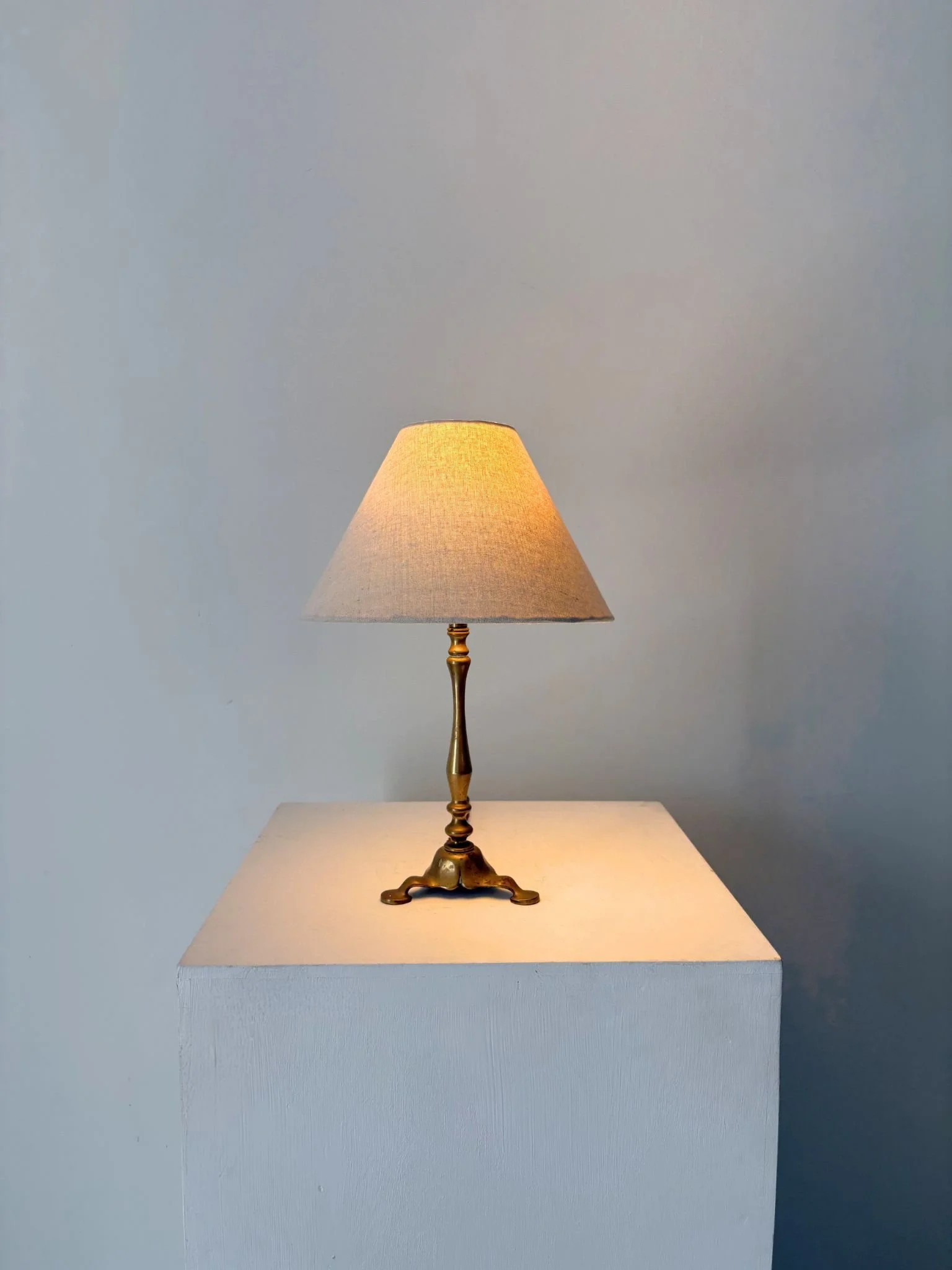 Petite Edwardian Antique Brass Table Lamp - Bureau Bruton