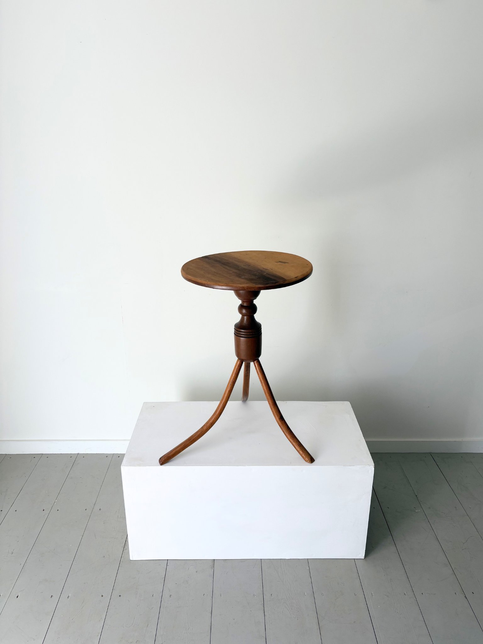 1920s Austrian Turned And Bent Wood Occasional Tripod Table - Bureau Bruton