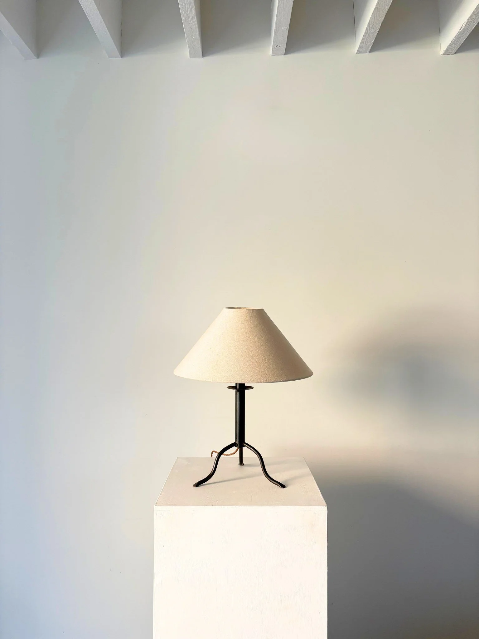 Vintage Iron Tripod Table Lamp With A Minimal Yet Rustic Aesthetic - Bureau Bruton