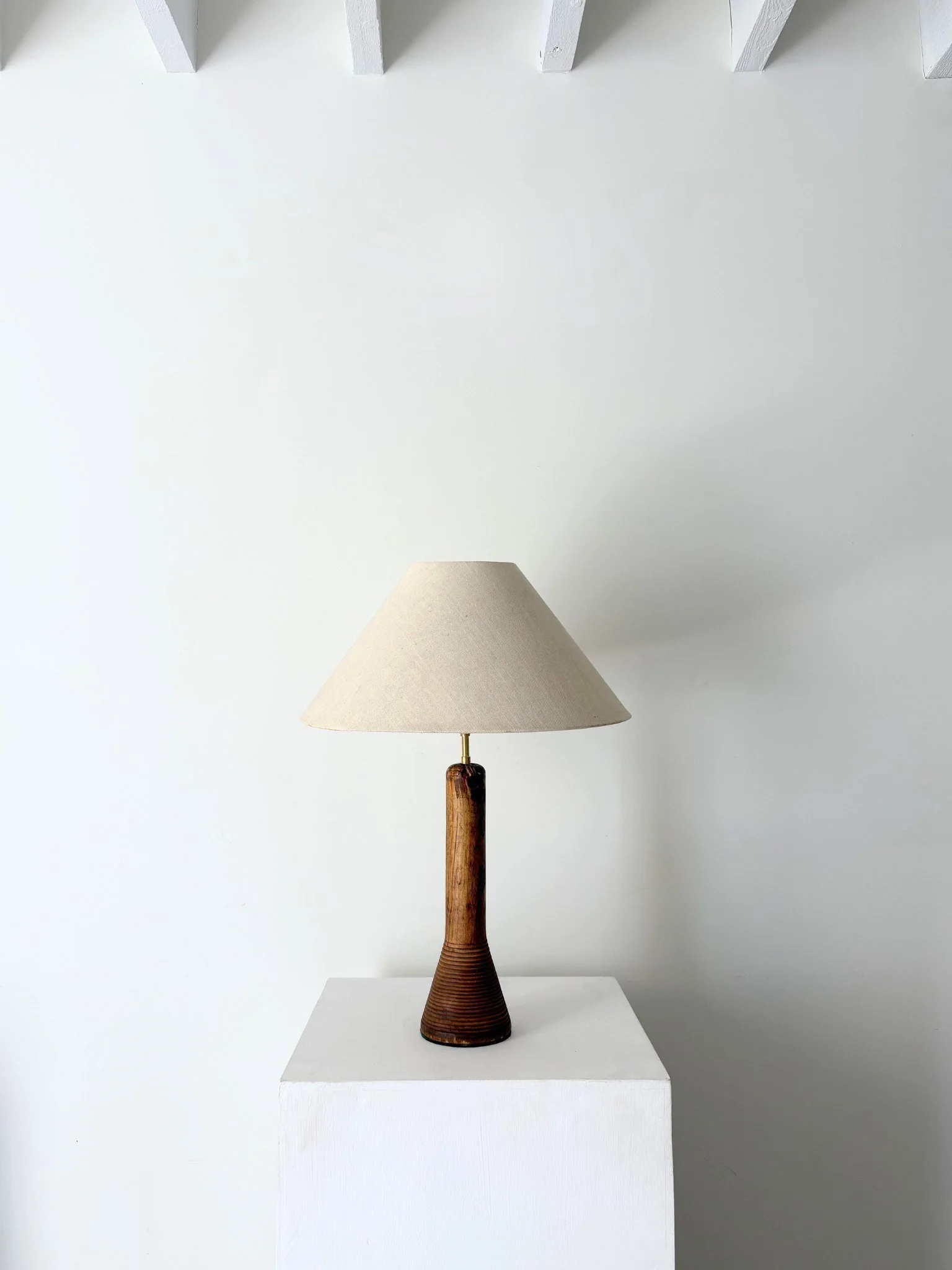 Conical Ribbed Spool Lamp - Bureau Bruton