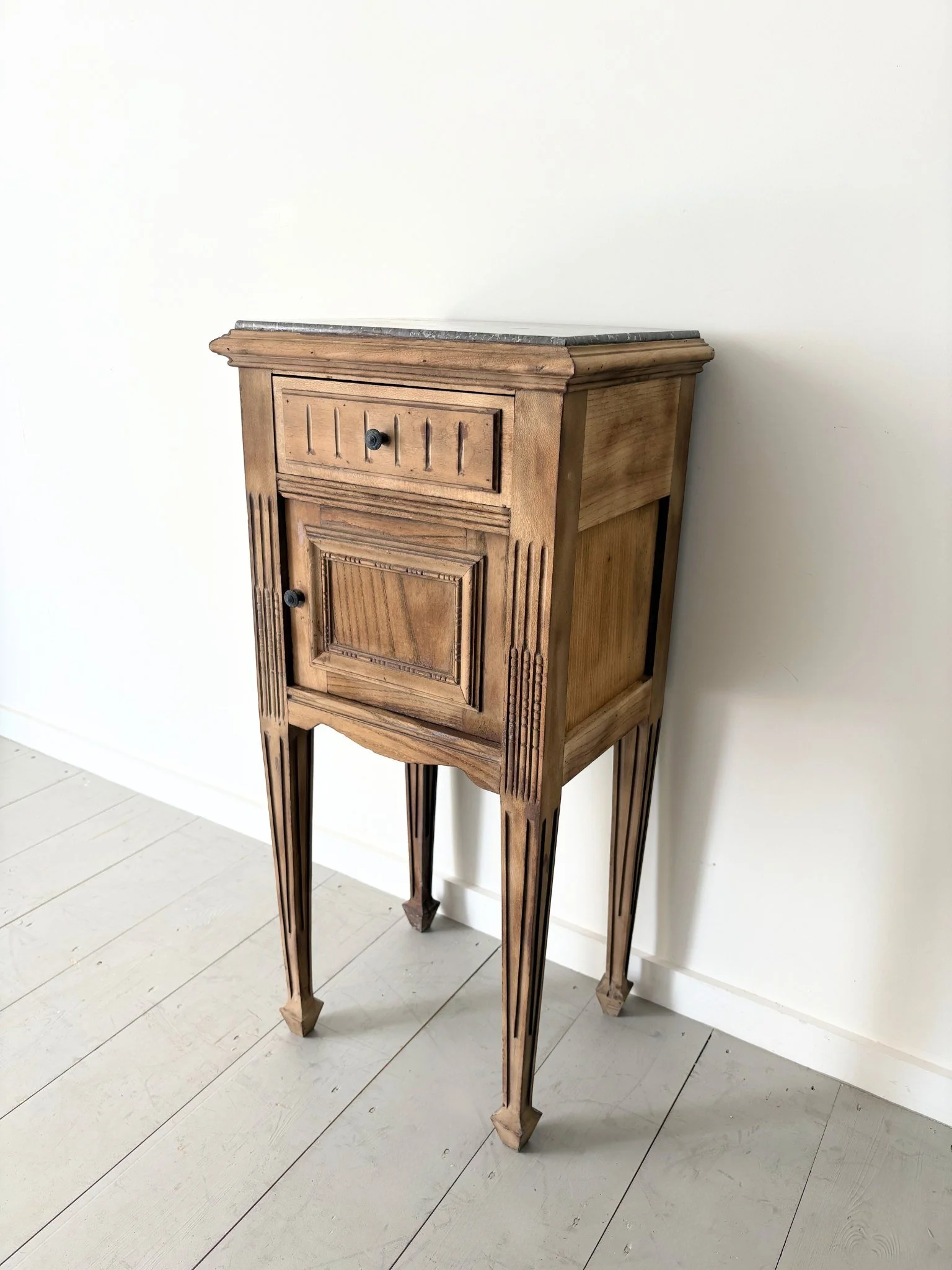 An early 20th Century continental side table with a marble top and elegant tapered legs upon arrow feet - Bureau Bruton Antiques and Vintage