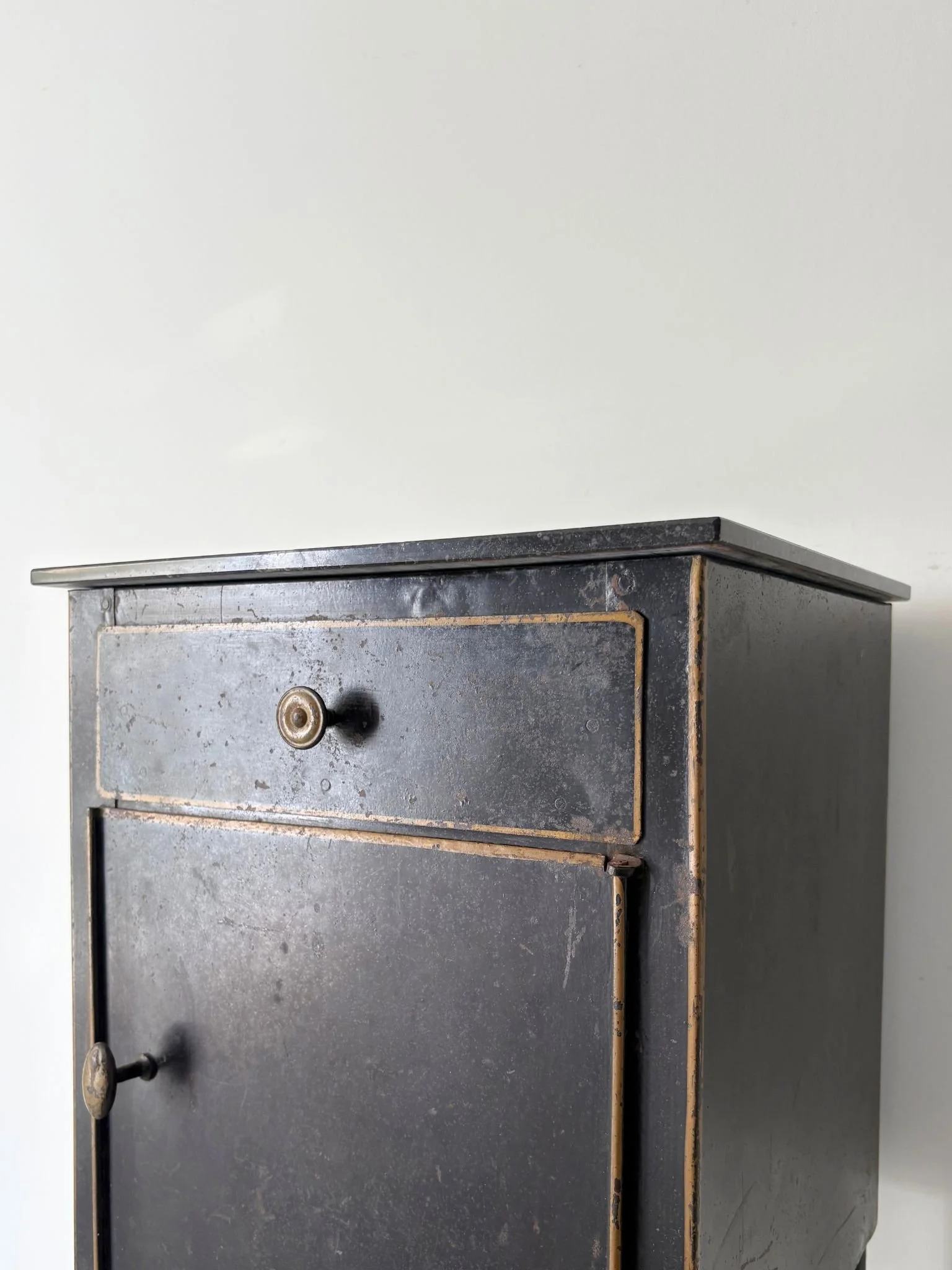 French 20th Century Steel Bedside or Bathroom Cabinet With Gilt Details - Bureau Bruton